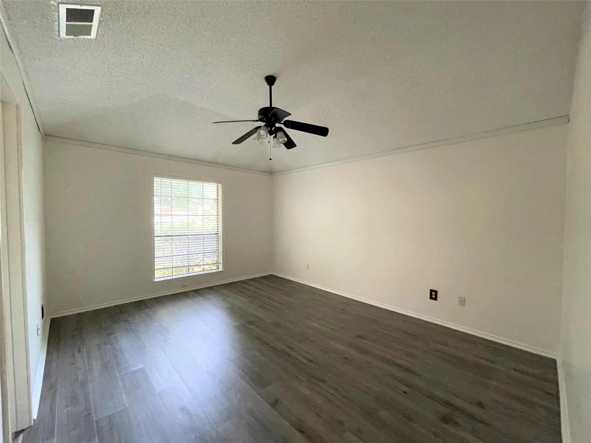 Single Family Residence For Rent in Dallas County , 621 Phillips Drive, Coppell, Texas 75019, 3 Bedroom, 2 Bathroom, 2 Garage spaces, 1,377 Sqft, built in 1986, mls#21319413, Real Estate Agent in Coppell, Homes For Rent in Dallas county, Homes For Rent in Coppell, Realtor in Coppell Texas, Real Estate Brokerage Independent Realty Texas, Luminita Cordes Realtor