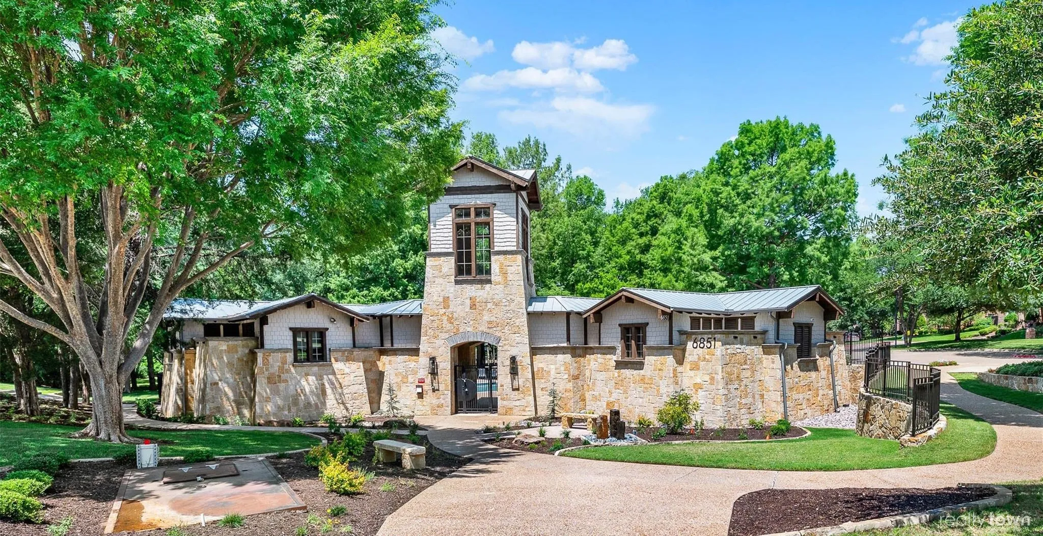 Single Family Residence For Sale in Collin County , 14633 Falling Leaf Drive, Frisco, Texas 75035, 4 Bedroom, 4 Bathroom, 2 Garage spaces, 4,050 Sqft, built in 2005, mls#21316666, Real Estate Agent in Frisco, Homes For Sale in Collin county, Homes For Sale in Frisco, Realtor in Frisco Texas, Real Estate Brokerage Independent Realty Texas, Luminita Cordes Realtor