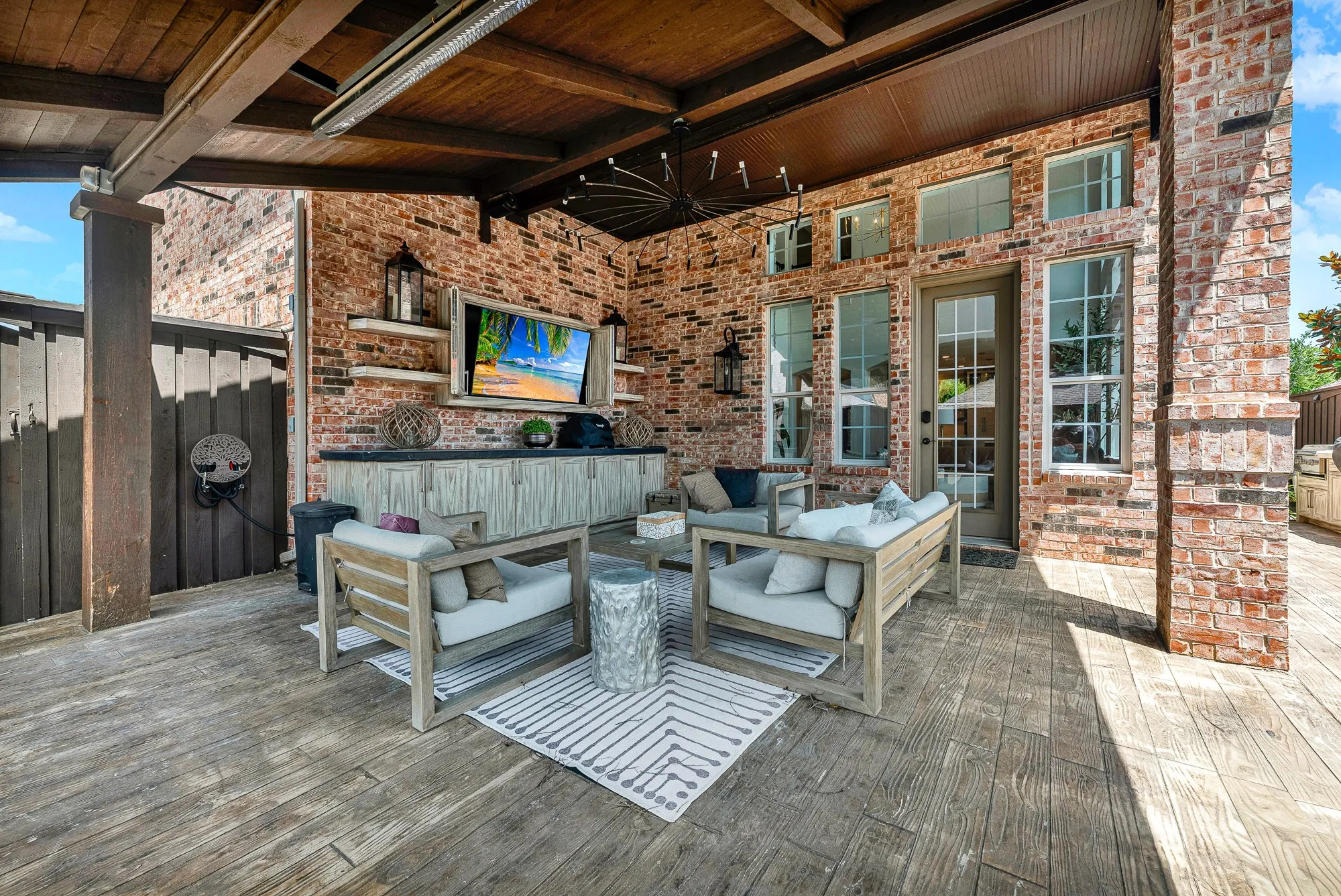 Single Family Residence For Sale in Collin County , 14633 Falling Leaf Drive, Frisco, Texas 75035, 4 Bedroom, 4 Bathroom, 2 Garage spaces, 4,050 Sqft, built in 2005, mls#21316666, Real Estate Agent in Frisco, Homes For Sale in Collin county, Homes For Sale in Frisco, Realtor in Frisco Texas, Real Estate Brokerage Independent Realty Texas, Luminita Cordes Realtor