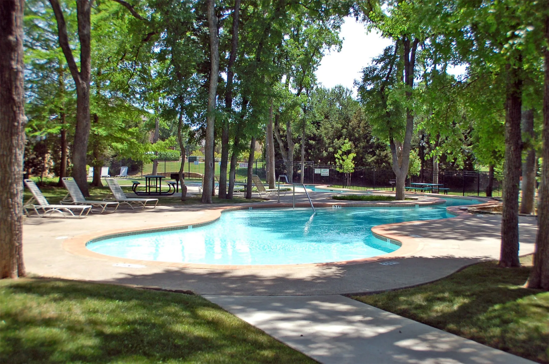 Single Family Residence For Sale in Collin County , 14633 Falling Leaf Drive, Frisco, Texas 75035, 4 Bedroom, 4 Bathroom, 2 Garage spaces, 4,050 Sqft, built in 2005, mls#21316666, Real Estate Agent in Frisco, Homes For Sale in Collin county, Homes For Sale in Frisco, Realtor in Frisco Texas, Real Estate Brokerage Independent Realty Texas, Luminita Cordes Realtor