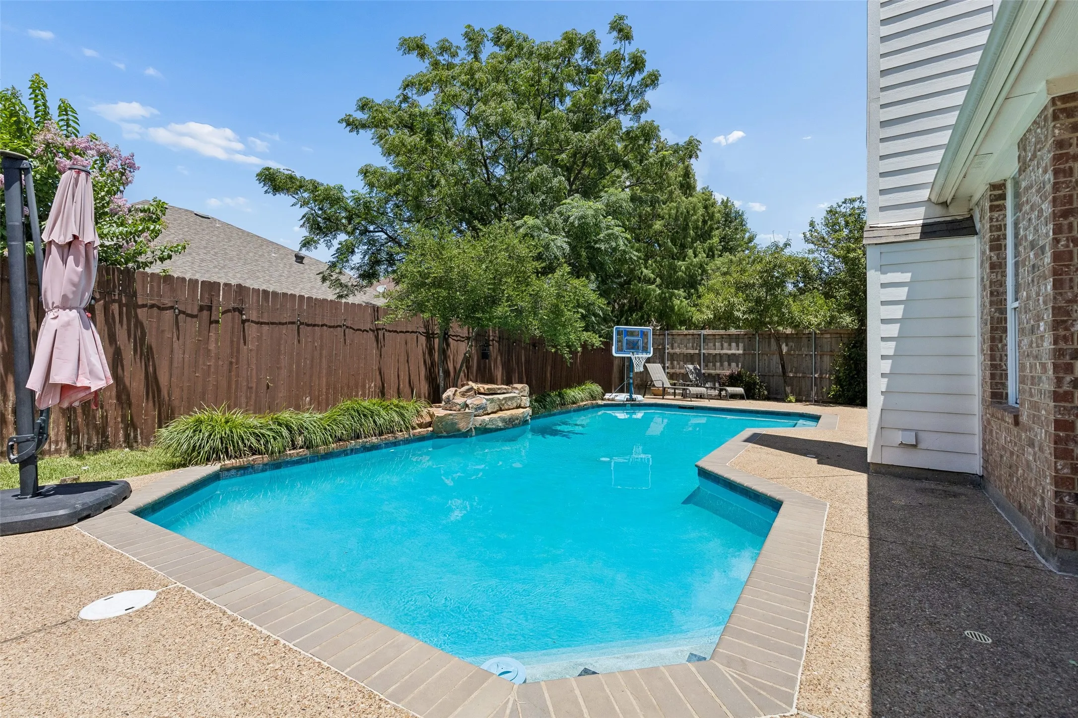 Single Family Residence For Sale in Tarrant County , 2416 Bonham Trail, Grapevine, Texas 76051, 4 Bedroom, 3 Bathroom, 2 Garage spaces, 2,937 Sqft, built in 1994, mls#21317511, Real Estate Agent in Grapevine, Homes For Sale in Tarrant county, Homes For Sale in Grapevine, Realtor in Grapevine Texas, Real Estate Brokerage Independent Realty Texas, Luminita Cordes Realtor