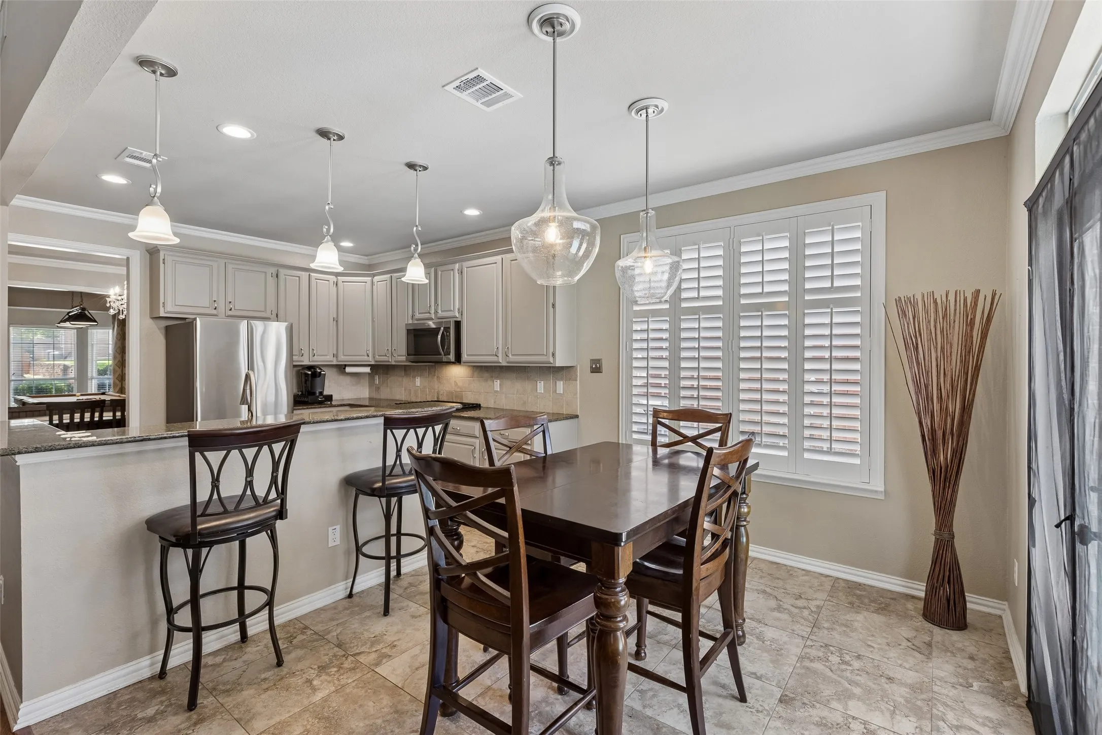 Single Family Residence For Sale in Tarrant County , 2416 Bonham Trail, Grapevine, Texas 76051, 4 Bedroom, 3 Bathroom, 2 Garage spaces, 2,937 Sqft, built in 1994, mls#21317511, Real Estate Agent in Grapevine, Homes For Sale in Tarrant county, Homes For Sale in Grapevine, Realtor in Grapevine Texas, Real Estate Brokerage Independent Realty Texas, Luminita Cordes Realtor