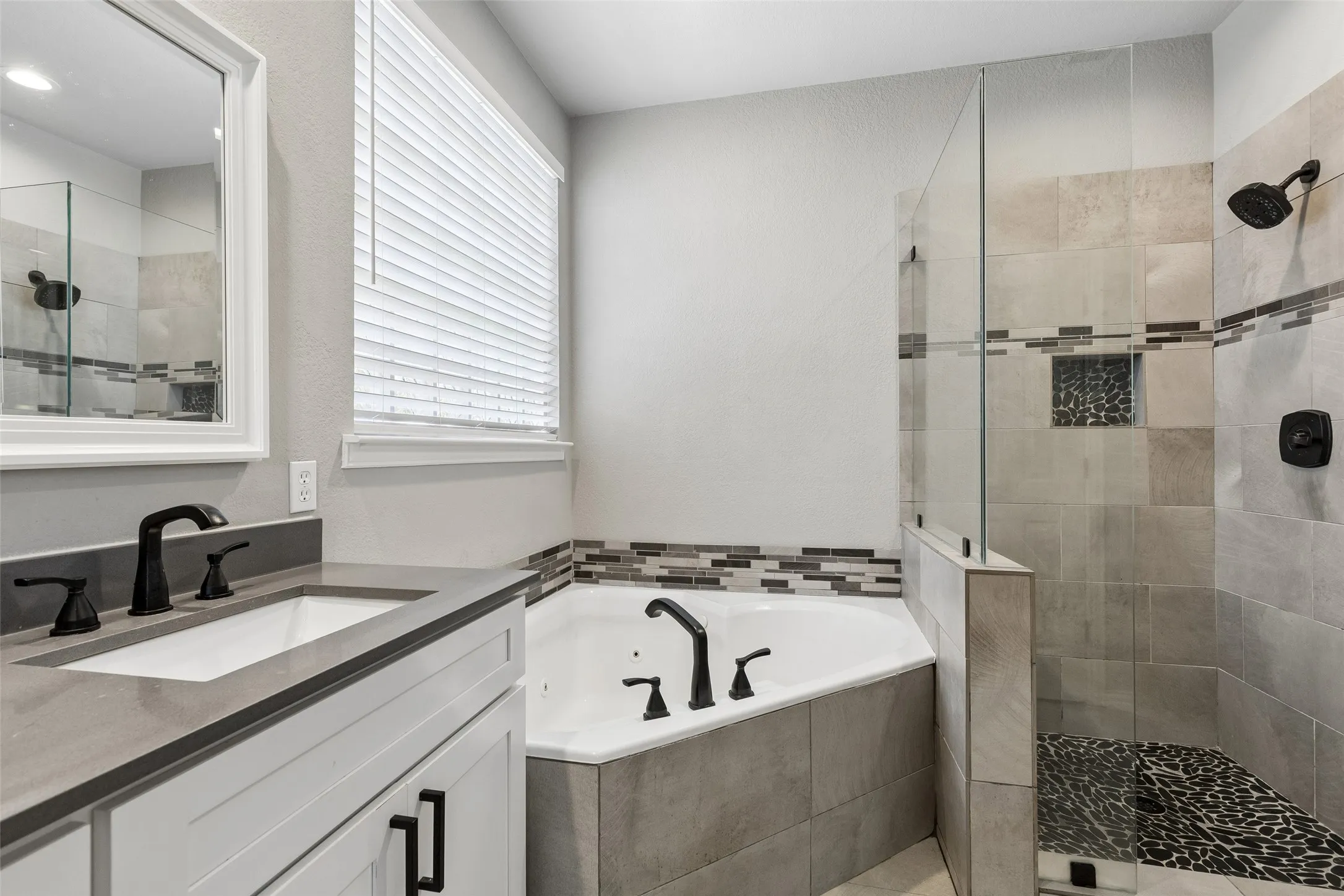 Single Family Residence For Sale in Tarrant County , 2416 Bonham Trail, Grapevine, Texas 76051, 4 Bedroom, 3 Bathroom, 2 Garage spaces, 2,937 Sqft, built in 1994, mls#21317511, Real Estate Agent in Grapevine, Homes For Sale in Tarrant county, Homes For Sale in Grapevine, Realtor in Grapevine Texas, Real Estate Brokerage Independent Realty Texas, Luminita Cordes Realtor