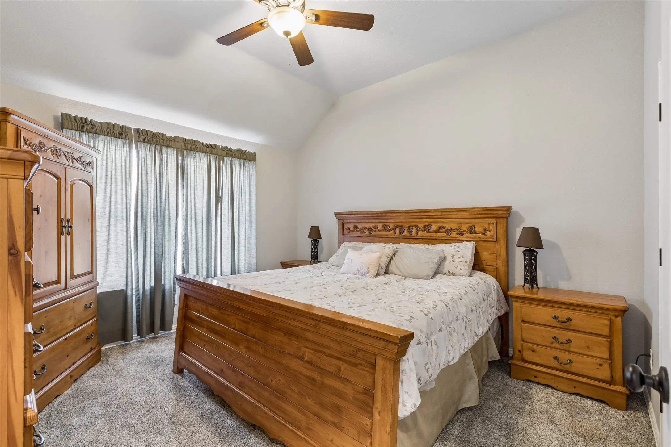 Single Family Residence For Sale in Tarrant County , 2416 Bonham Trail, Grapevine, Texas 76051, 4 Bedroom, 3 Bathroom, 2 Garage spaces, 2,937 Sqft, built in 1994, mls#21317511, Real Estate Agent in Grapevine, Homes For Sale in Tarrant county, Homes For Sale in Grapevine, Realtor in Grapevine Texas, Real Estate Brokerage Independent Realty Texas, Luminita Cordes Realtor
