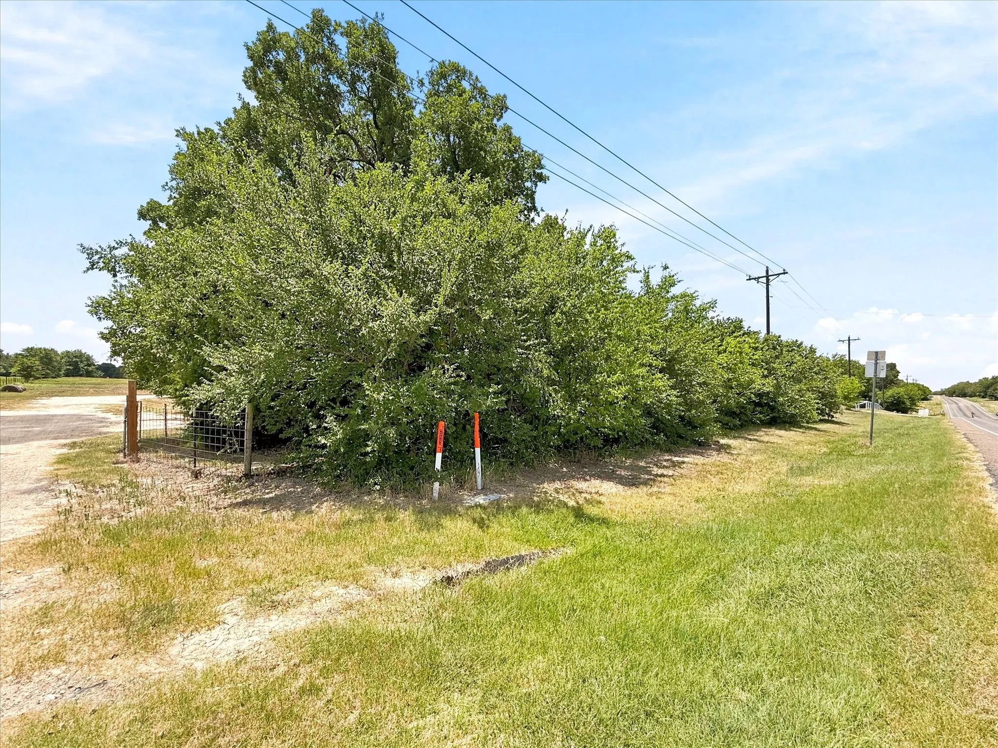 Mobile Home For Sale in Kaufman County , 13345 Fm 1391, Kemp, Texas 75143, 3 Bedroom, 2 Bathroom, Garage spaces, 1,120 Sqft, built in 1978, mls#21316629, Real Estate Agent in Kemp, Homes For Sale in Kaufman county, Homes For Sale in Kemp, Realtor in Kemp Texas, Real Estate Brokerage Independent Realty Texas, Luminita Cordes Realtor