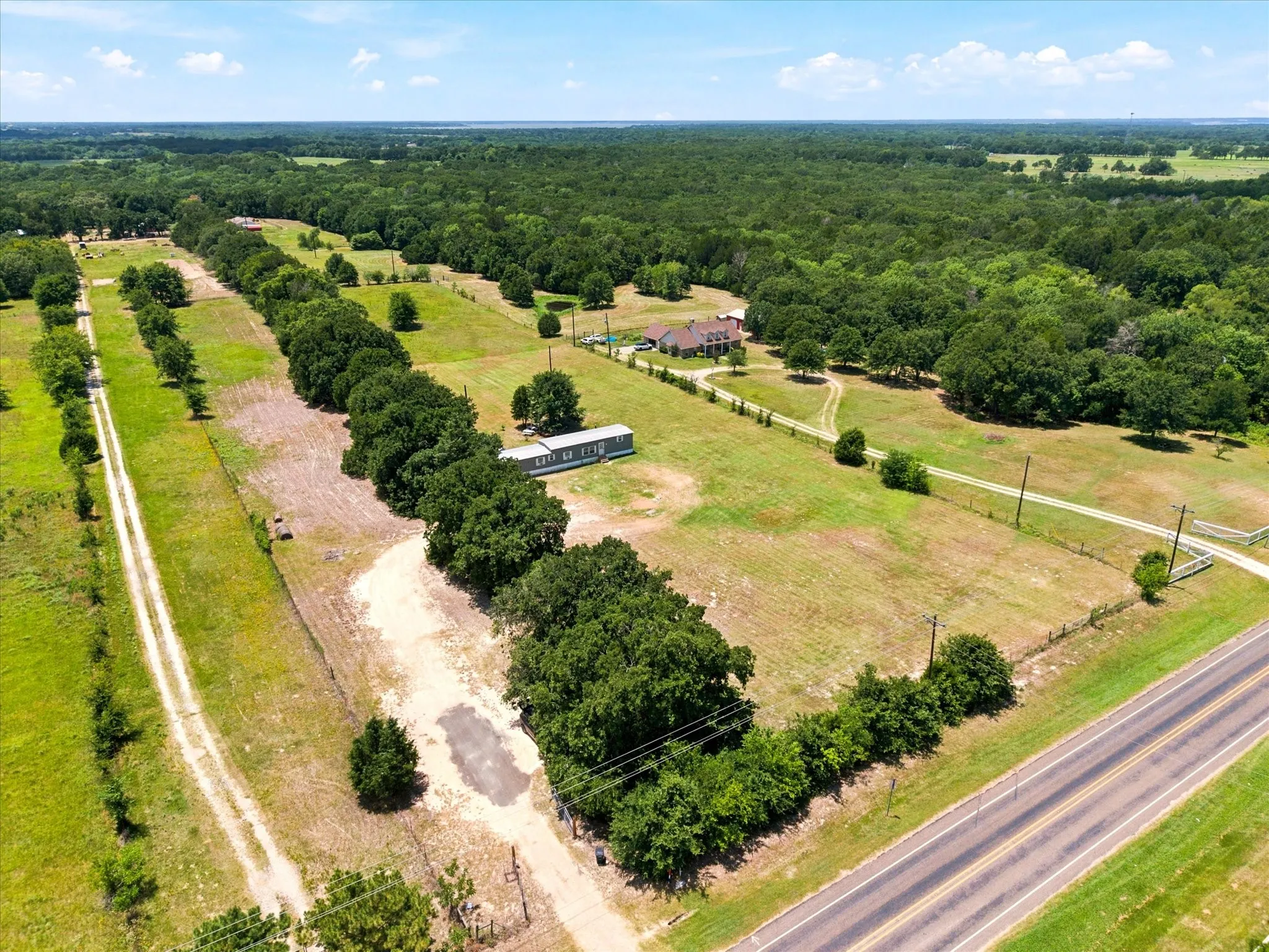 Mobile Home For Sale in Kaufman County , 13345 Fm 1391, Kemp, Texas 75143, 3 Bedroom, 2 Bathroom, Garage spaces, 1,120 Sqft, built in 1978, mls#21316629, Real Estate Agent in Kemp, Homes For Sale in Kaufman county, Homes For Sale in Kemp, Realtor in Kemp Texas, Real Estate Brokerage Independent Realty Texas, Luminita Cordes Realtor