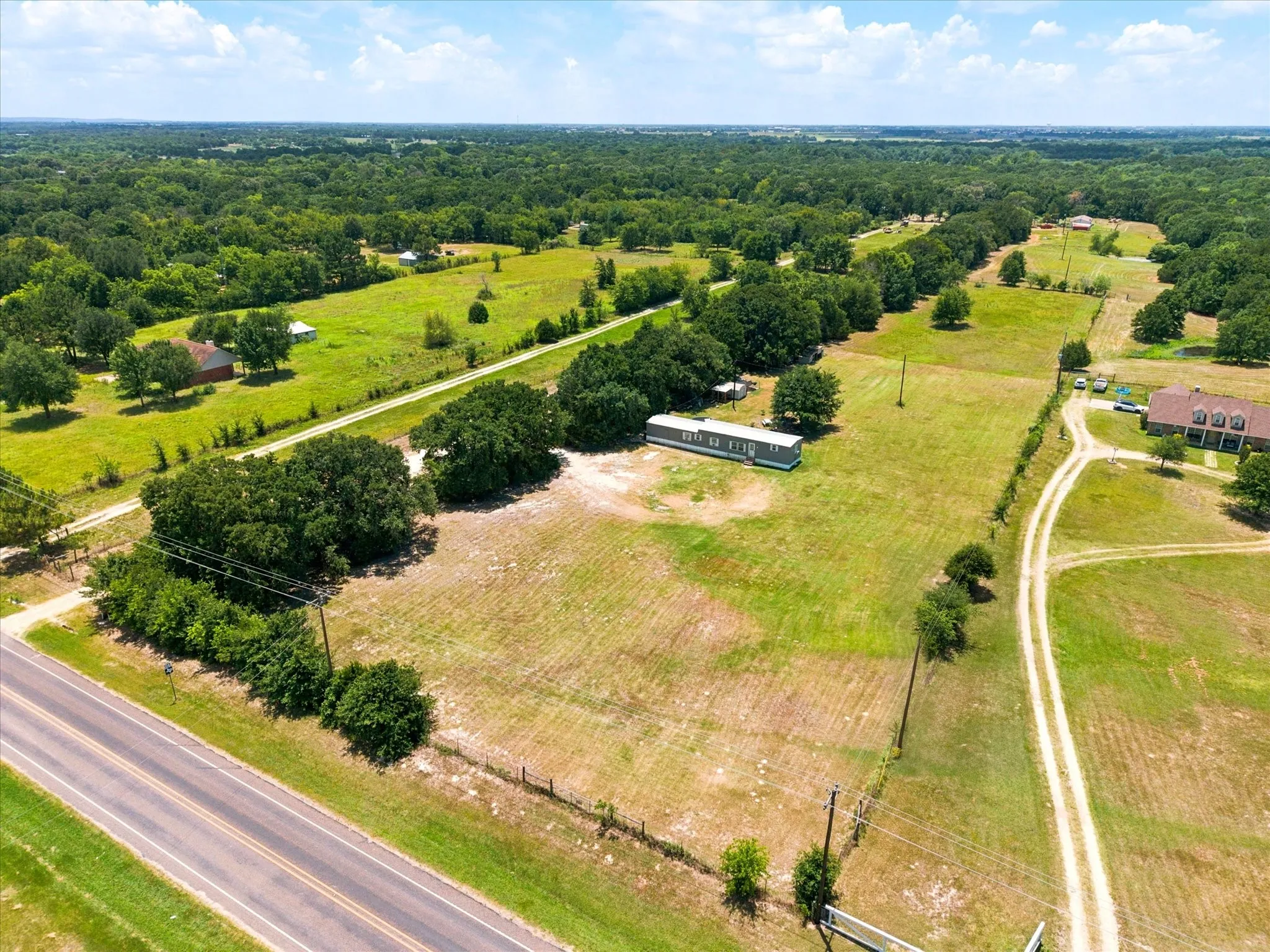 Mobile Home For Sale in Kaufman County , 13345 Fm 1391, Kemp, Texas 75143, 3 Bedroom, 2 Bathroom, Garage spaces, 1,120 Sqft, built in 1978, mls#21316629, Real Estate Agent in Kemp, Homes For Sale in Kaufman county, Homes For Sale in Kemp, Realtor in Kemp Texas, Real Estate Brokerage Independent Realty Texas, Luminita Cordes Realtor