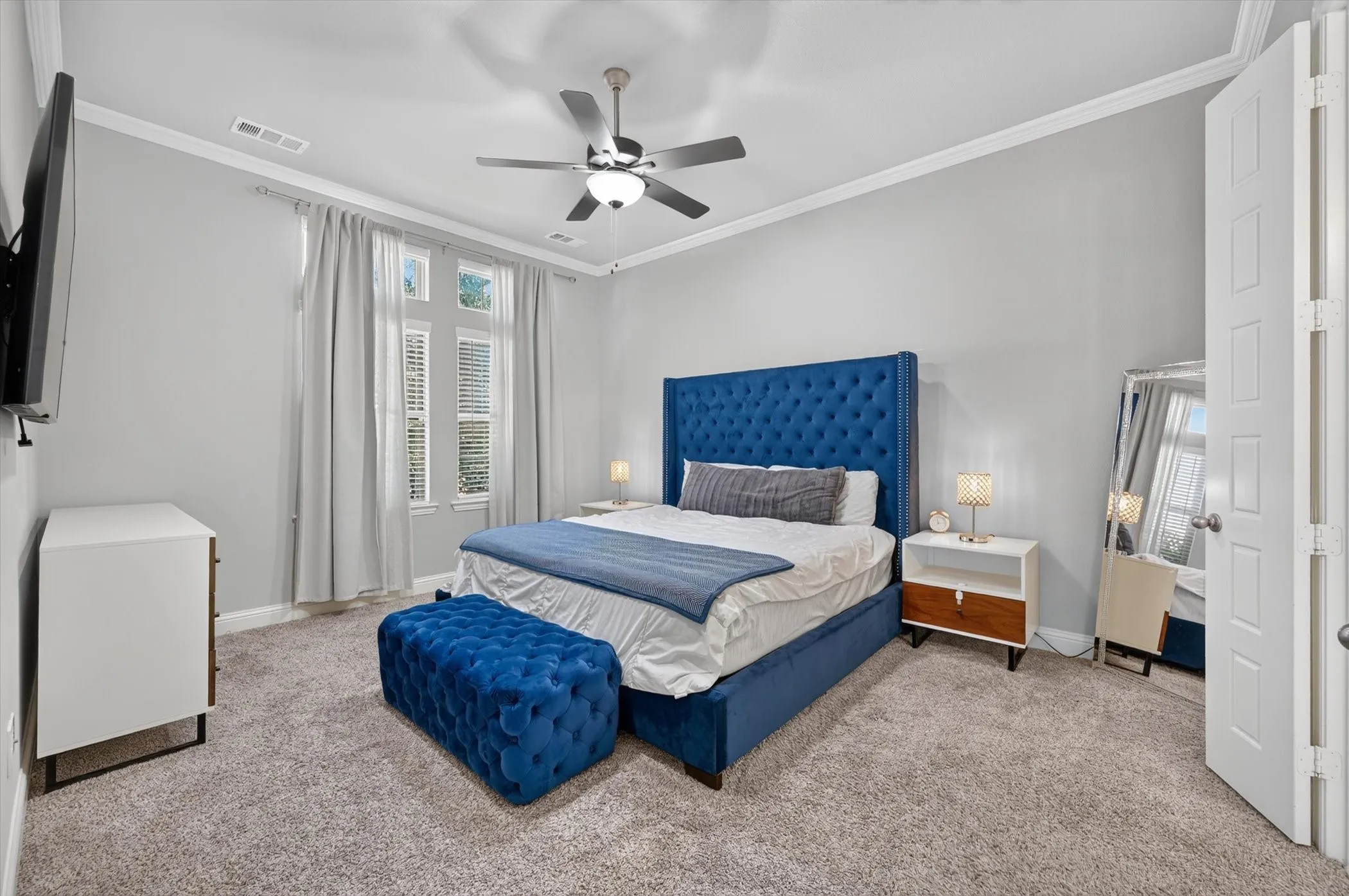 Primary bedroom down