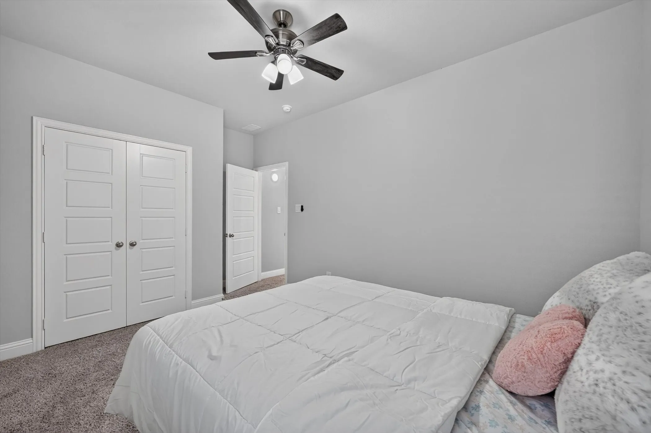 Secondary bedroom