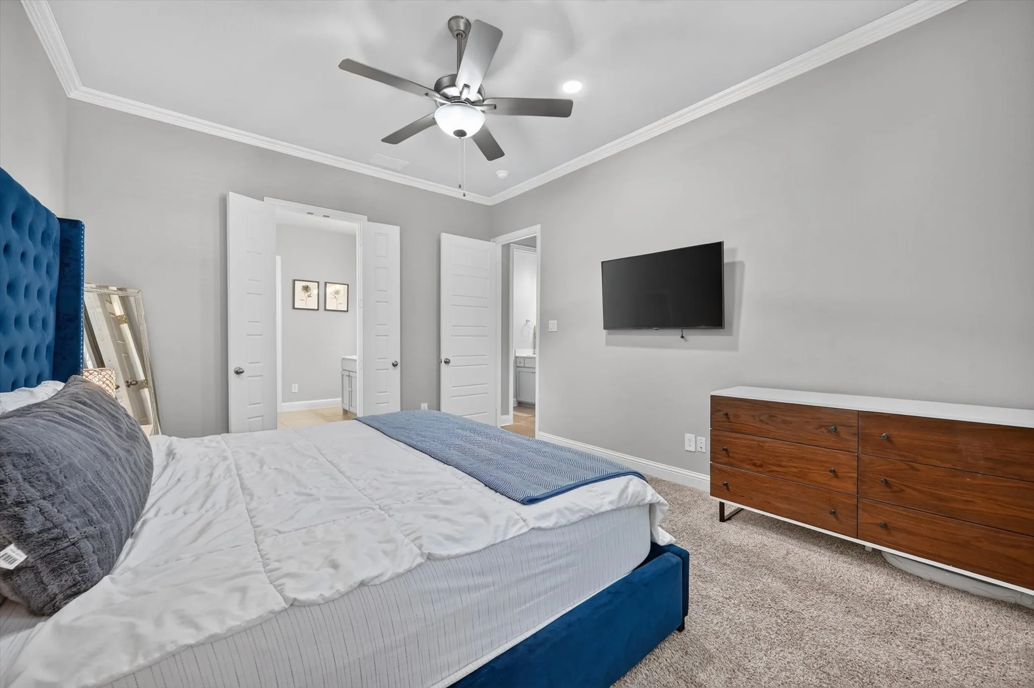 Primary bedroom down
