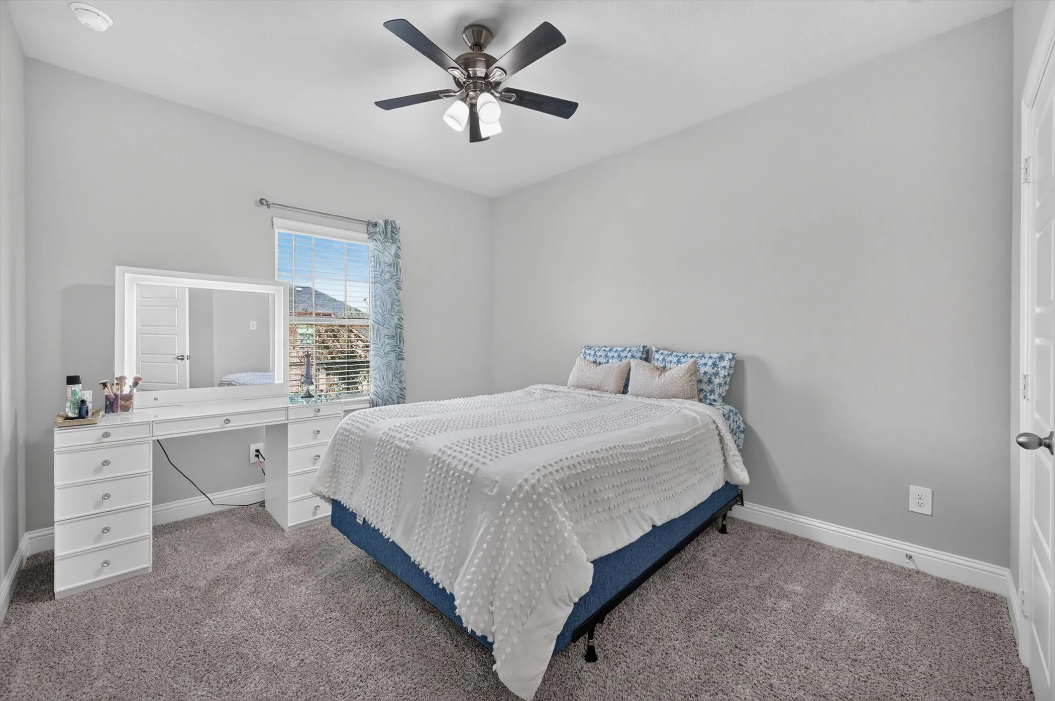 Secondary bedroom