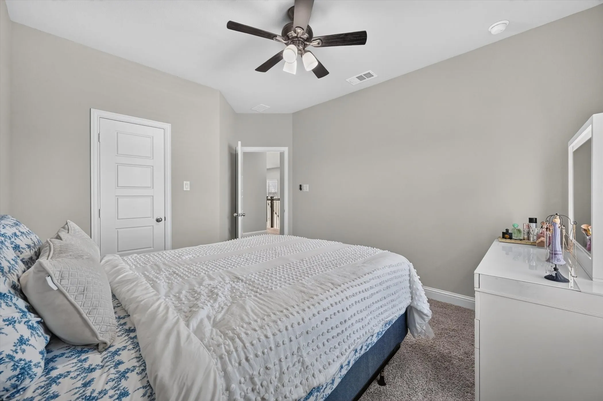 Secondary bedroom