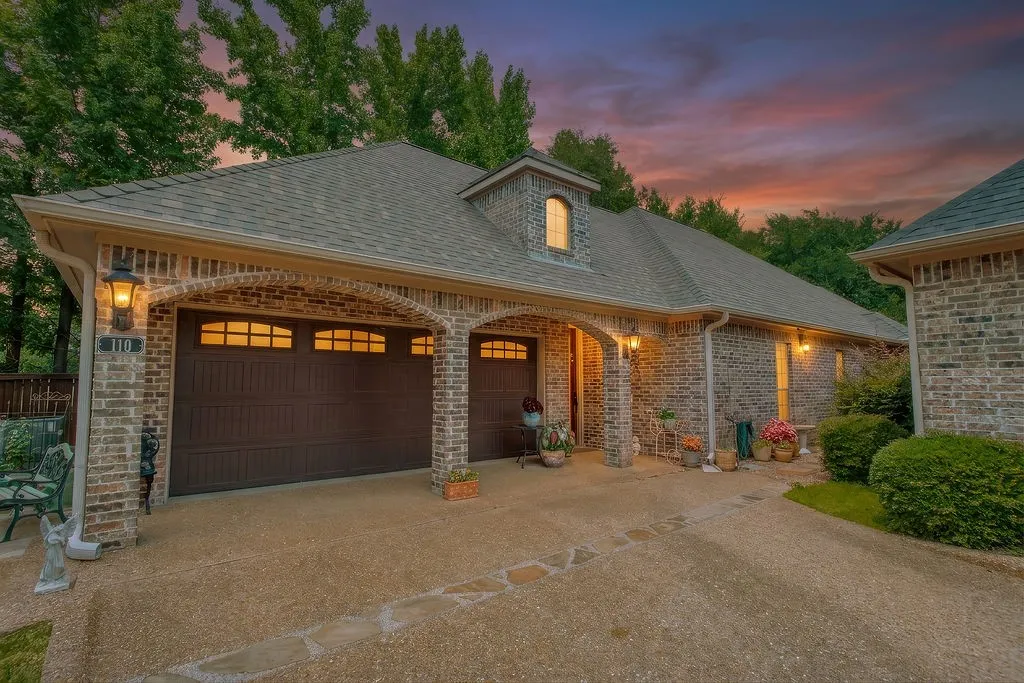 Single Family Residence For Sale in Smith County , 110 Timber Creek Court, Lindale, Texas 75771, 3 Bedrooms, 2 Bathrooms, 2 Garage spaces, 1,633 Sqft, built in 2010, Price $298,500, mls#21319448, Real Estate Agent in Lindale, Homes For Sale in Smith county, Homes For Sale in Lindale, Realtor in Lindale Texas, Real Estate Brokerage Independent Realty Texas, Luminita Cordes Realtor