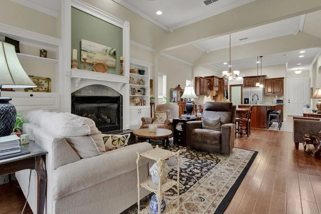Single Family Residence For Sale in Smith County , 110 Timber Creek Court, Lindale, Texas 75771, 3 Bedrooms, 2 Bathrooms, 2 Garage spaces, 1,633 Sqft, built in 2010, Price $298,500, mls#21319448, Real Estate Agent in Lindale, Homes For Sale in Smith county, Homes For Sale in Lindale, Realtor in Lindale Texas, Real Estate Brokerage Independent Realty Texas, Luminita Cordes Realtor