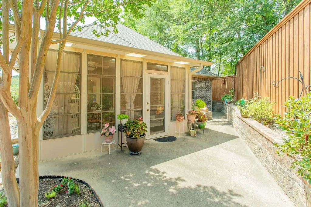 Single Family Residence For Sale in Smith County , 110 Timber Creek Court, Lindale, Texas 75771, 3 Bedrooms, 2 Bathrooms, 2 Garage spaces, 1,633 Sqft, built in 2010, Price $298,500, mls#21319448, Real Estate Agent in Lindale, Homes For Sale in Smith county, Homes For Sale in Lindale, Realtor in Lindale Texas, Real Estate Brokerage Independent Realty Texas, Luminita Cordes Realtor