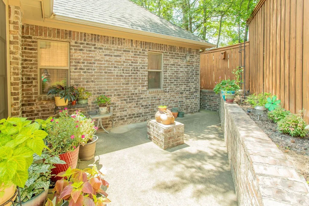Single Family Residence For Sale in Smith County , 110 Timber Creek Court, Lindale, Texas 75771, 3 Bedrooms, 2 Bathrooms, 2 Garage spaces, 1,633 Sqft, built in 2010, Price $298,500, mls#21319448, Real Estate Agent in Lindale, Homes For Sale in Smith county, Homes For Sale in Lindale, Realtor in Lindale Texas, Real Estate Brokerage Independent Realty Texas, Luminita Cordes Realtor