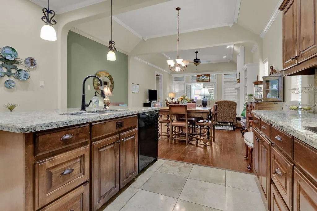 Single Family Residence For Sale in Smith County , 110 Timber Creek Court, Lindale, Texas 75771, 3 Bedrooms, 2 Bathrooms, 2 Garage spaces, 1,633 Sqft, built in 2010, Price $298,500, mls#21319448, Real Estate Agent in Lindale, Homes For Sale in Smith county, Homes For Sale in Lindale, Realtor in Lindale Texas, Real Estate Brokerage Independent Realty Texas, Luminita Cordes Realtor