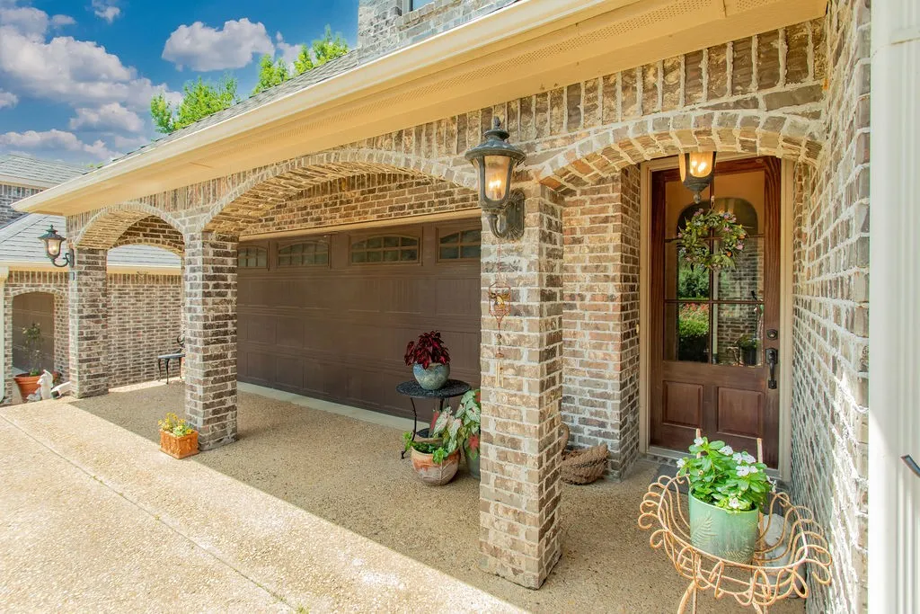 Single Family Residence For Sale in Smith County , 110 Timber Creek Court, Lindale, Texas 75771, 3 Bedrooms, 2 Bathrooms, 2 Garage spaces, 1,633 Sqft, built in 2010, Price $298,500, mls#21319448, Real Estate Agent in Lindale, Homes For Sale in Smith county, Homes For Sale in Lindale, Realtor in Lindale Texas, Real Estate Brokerage Independent Realty Texas, Luminita Cordes Realtor