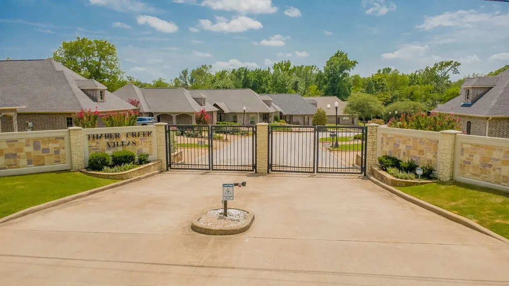 Single Family Residence For Sale in Smith County , 110 Timber Creek Court, Lindale, Texas 75771, 3 Bedrooms, 2 Bathrooms, 2 Garage spaces, 1,633 Sqft, built in 2010, Price $298,500, mls#21319448, Real Estate Agent in Lindale, Homes For Sale in Smith county, Homes For Sale in Lindale, Realtor in Lindale Texas, Real Estate Brokerage Independent Realty Texas, Luminita Cordes Realtor