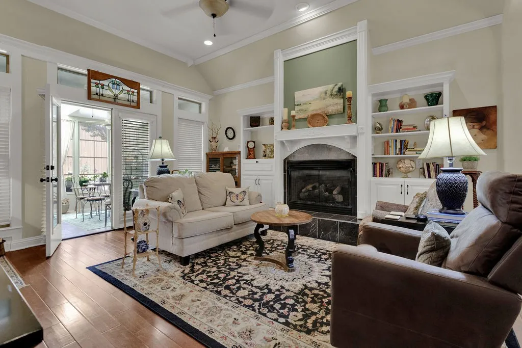 Single Family Residence For Sale in Smith County , 110 Timber Creek Court, Lindale, Texas 75771, 3 Bedrooms, 2 Bathrooms, 2 Garage spaces, 1,633 Sqft, built in 2010, Price $298,500, mls#21319448, Real Estate Agent in Lindale, Homes For Sale in Smith county, Homes For Sale in Lindale, Realtor in Lindale Texas, Real Estate Brokerage Independent Realty Texas, Luminita Cordes Realtor