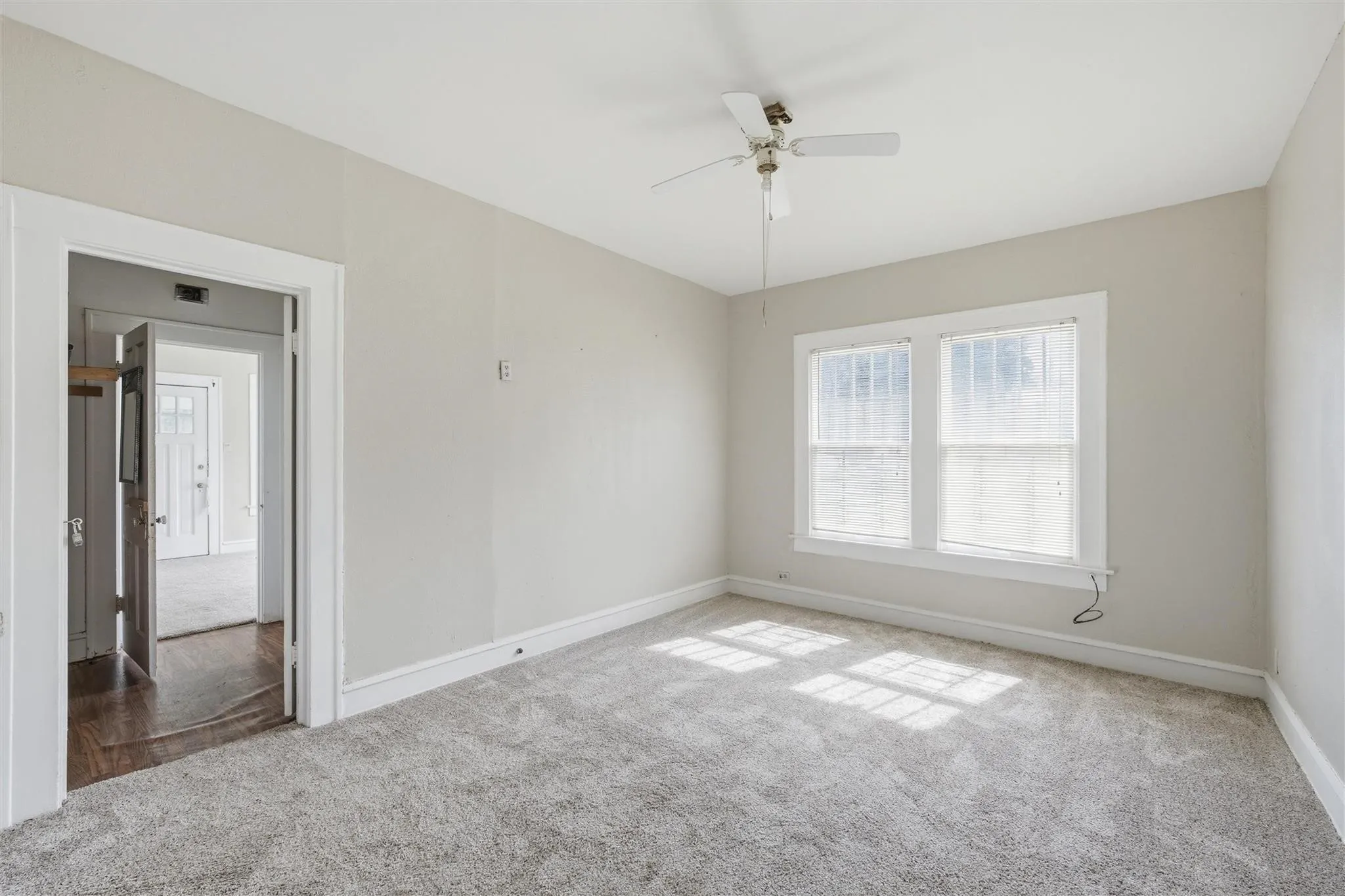 Single Family Residence For Sale in Mc Lennan County , 2012 N 5th Street, Waco, Texas 76708, 3 Bedroom, 2 Bathroom, Garage spaces, 1,402 Sqft, built in 1920, mls#21319132, Real Estate Agent in Waco, Homes For Sale in Mc Lennan county, Homes For Sale in Waco, Realtor in Waco Texas, Real Estate Brokerage Independent Realty Texas, Luminita Cordes Realtor