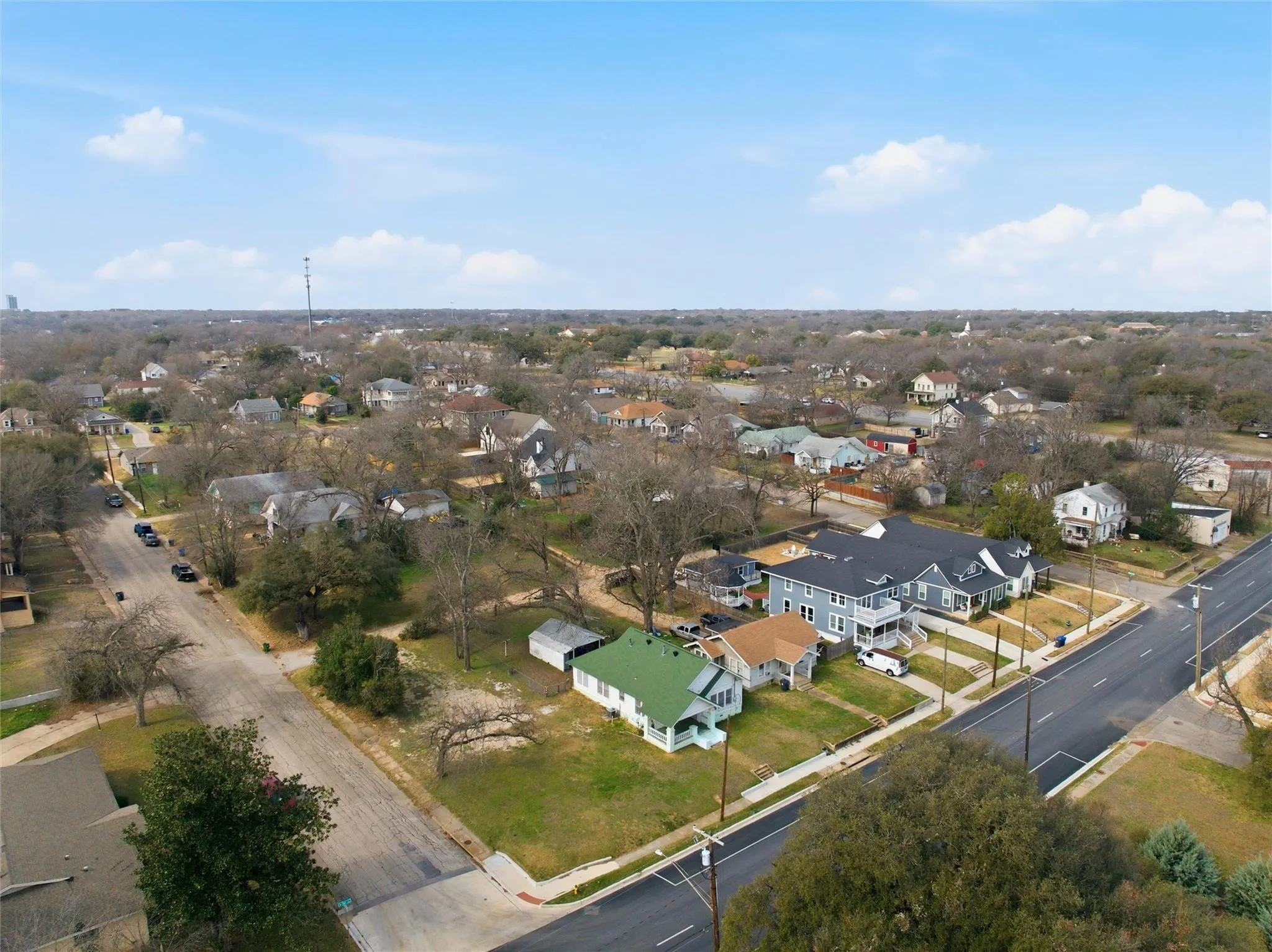 Single Family Residence For Sale in Mc Lennan County , 2012 N 5th Street, Waco, Texas 76708, 3 Bedroom, 2 Bathroom, Garage spaces, 1,402 Sqft, built in 1920, mls#21319132, Real Estate Agent in Waco, Homes For Sale in Mc Lennan county, Homes For Sale in Waco, Realtor in Waco Texas, Real Estate Brokerage Independent Realty Texas, Luminita Cordes Realtor