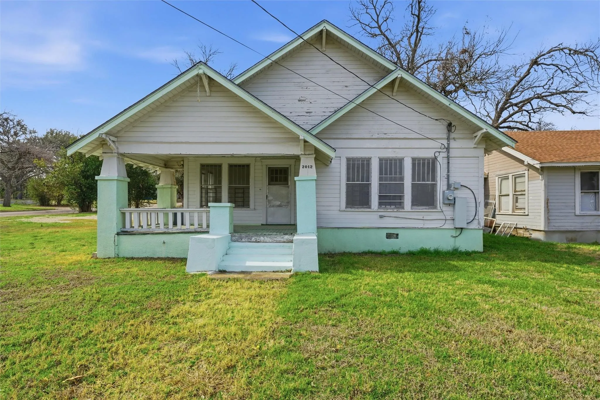 Single Family Residence For Sale in Mc Lennan County , 2012 N 5th Street, Waco, Texas 76708, 3 Bedroom, 2 Bathroom, Garage spaces, 1,402 Sqft, built in 1920, mls#21319132, Real Estate Agent in Waco, Homes For Sale in Mc Lennan county, Homes For Sale in Waco, Realtor in Waco Texas, Real Estate Brokerage Independent Realty Texas, Luminita Cordes Realtor