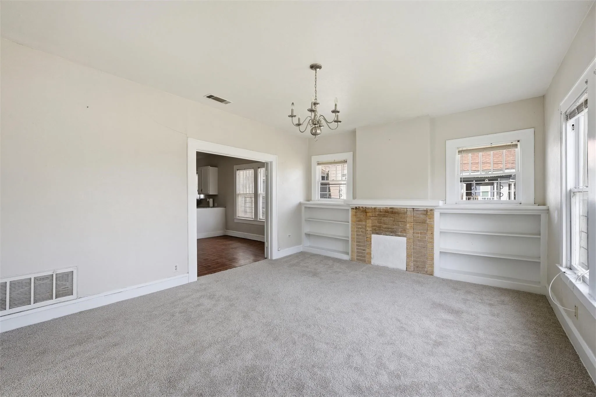Single Family Residence For Sale in Mc Lennan County , 2012 N 5th Street, Waco, Texas 76708, 3 Bedroom, 2 Bathroom, Garage spaces, 1,402 Sqft, built in 1920, mls#21319132, Real Estate Agent in Waco, Homes For Sale in Mc Lennan county, Homes For Sale in Waco, Realtor in Waco Texas, Real Estate Brokerage Independent Realty Texas, Luminita Cordes Realtor