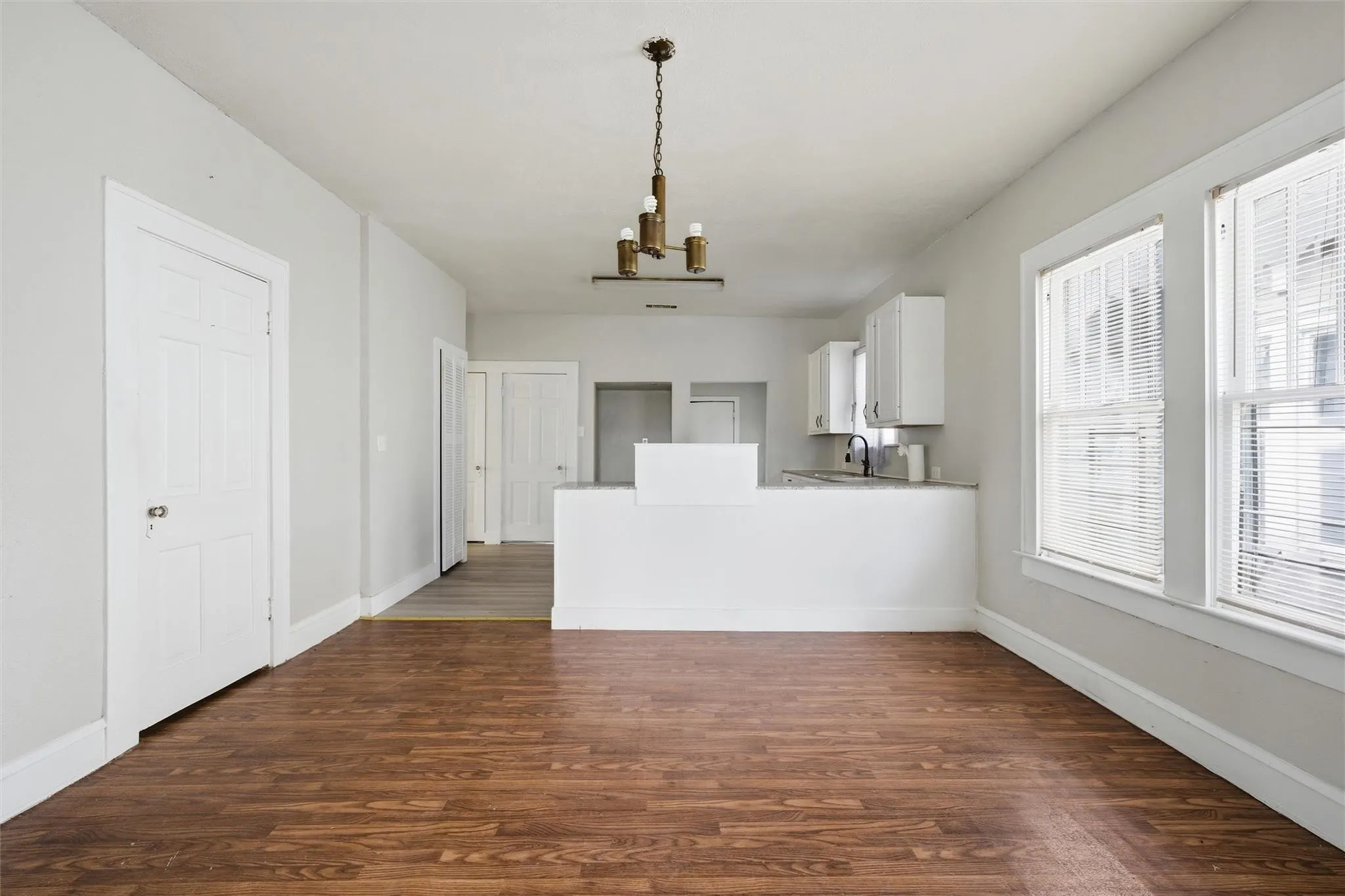 Single Family Residence For Sale in Mc Lennan County , 2012 N 5th Street, Waco, Texas 76708, 3 Bedroom, 2 Bathroom, Garage spaces, 1,402 Sqft, built in 1920, mls#21319132, Real Estate Agent in Waco, Homes For Sale in Mc Lennan county, Homes For Sale in Waco, Realtor in Waco Texas, Real Estate Brokerage Independent Realty Texas, Luminita Cordes Realtor