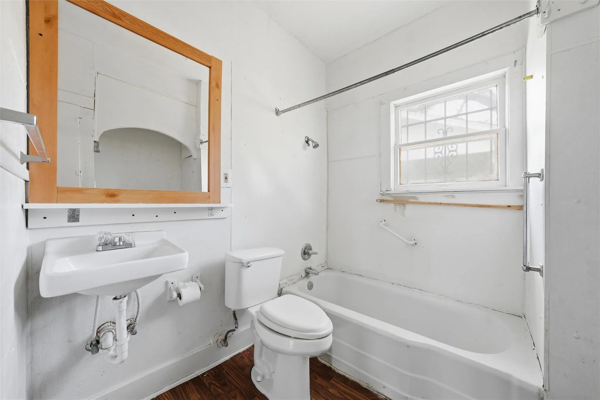 Single Family Residence For Sale in Mc Lennan County , 2012 N 5th Street, Waco, Texas 76708, 3 Bedroom, 2 Bathroom, Garage spaces, 1,402 Sqft, built in 1920, mls#21319132, Real Estate Agent in Waco, Homes For Sale in Mc Lennan county, Homes For Sale in Waco, Realtor in Waco Texas, Real Estate Brokerage Independent Realty Texas, Luminita Cordes Realtor
