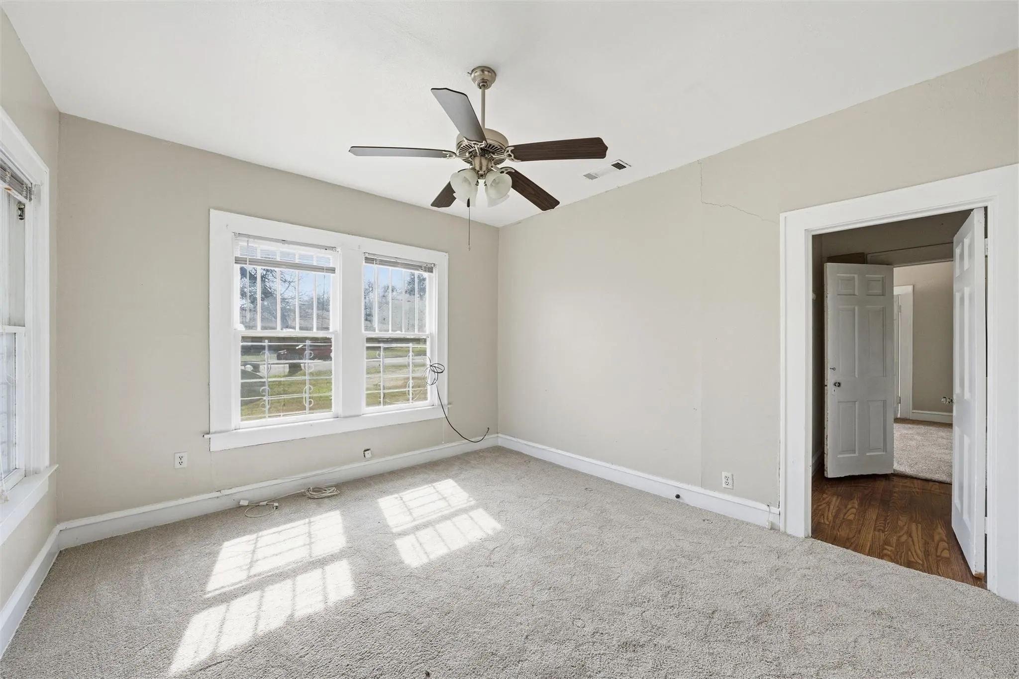 Single Family Residence For Sale in Mc Lennan County , 2012 N 5th Street, Waco, Texas 76708, 3 Bedroom, 2 Bathroom, Garage spaces, 1,402 Sqft, built in 1920, mls#21319132, Real Estate Agent in Waco, Homes For Sale in Mc Lennan county, Homes For Sale in Waco, Realtor in Waco Texas, Real Estate Brokerage Independent Realty Texas, Luminita Cordes Realtor