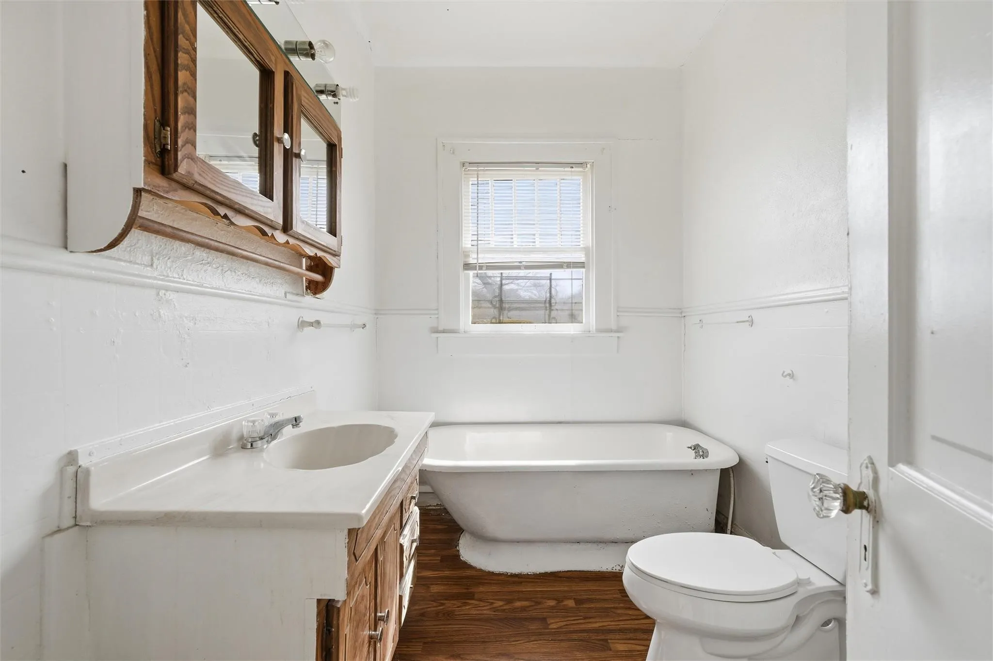Single Family Residence For Sale in Mc Lennan County , 2012 N 5th Street, Waco, Texas 76708, 3 Bedroom, 2 Bathroom, Garage spaces, 1,402 Sqft, built in 1920, mls#21319132, Real Estate Agent in Waco, Homes For Sale in Mc Lennan county, Homes For Sale in Waco, Realtor in Waco Texas, Real Estate Brokerage Independent Realty Texas, Luminita Cordes Realtor