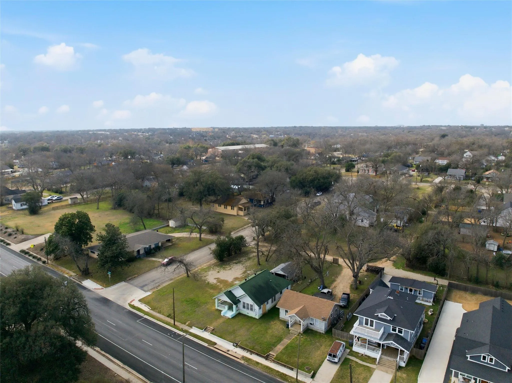 Single Family Residence For Sale in Mc Lennan County , 2012 N 5th Street, Waco, Texas 76708, 3 Bedroom, 2 Bathroom, Garage spaces, 1,402 Sqft, built in 1920, mls#21319132, Real Estate Agent in Waco, Homes For Sale in Mc Lennan county, Homes For Sale in Waco, Realtor in Waco Texas, Real Estate Brokerage Independent Realty Texas, Luminita Cordes Realtor