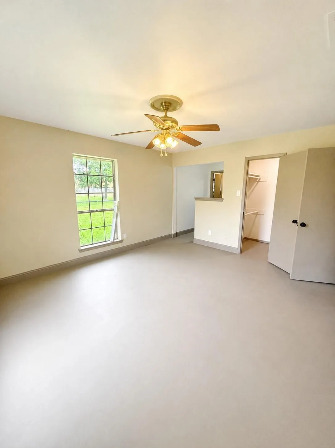 Single Family Residence For Rent in Van Zandt County , 206 N Main Street, Edgewood, Texas 75117, 3 Bedroom, 2 Bathroom, 3 Garage spaces, 1,636 Sqft, built in 1970, Price $1,950, mls#21319463, Real Estate Agent in Edgewood, Homes For Rent in Van Zandt county, Homes For Rent in Edgewood, Realtor in Edgewood Texas, Real Estate Brokerage Independent Realty Texas, Luminita Cordes Realtor