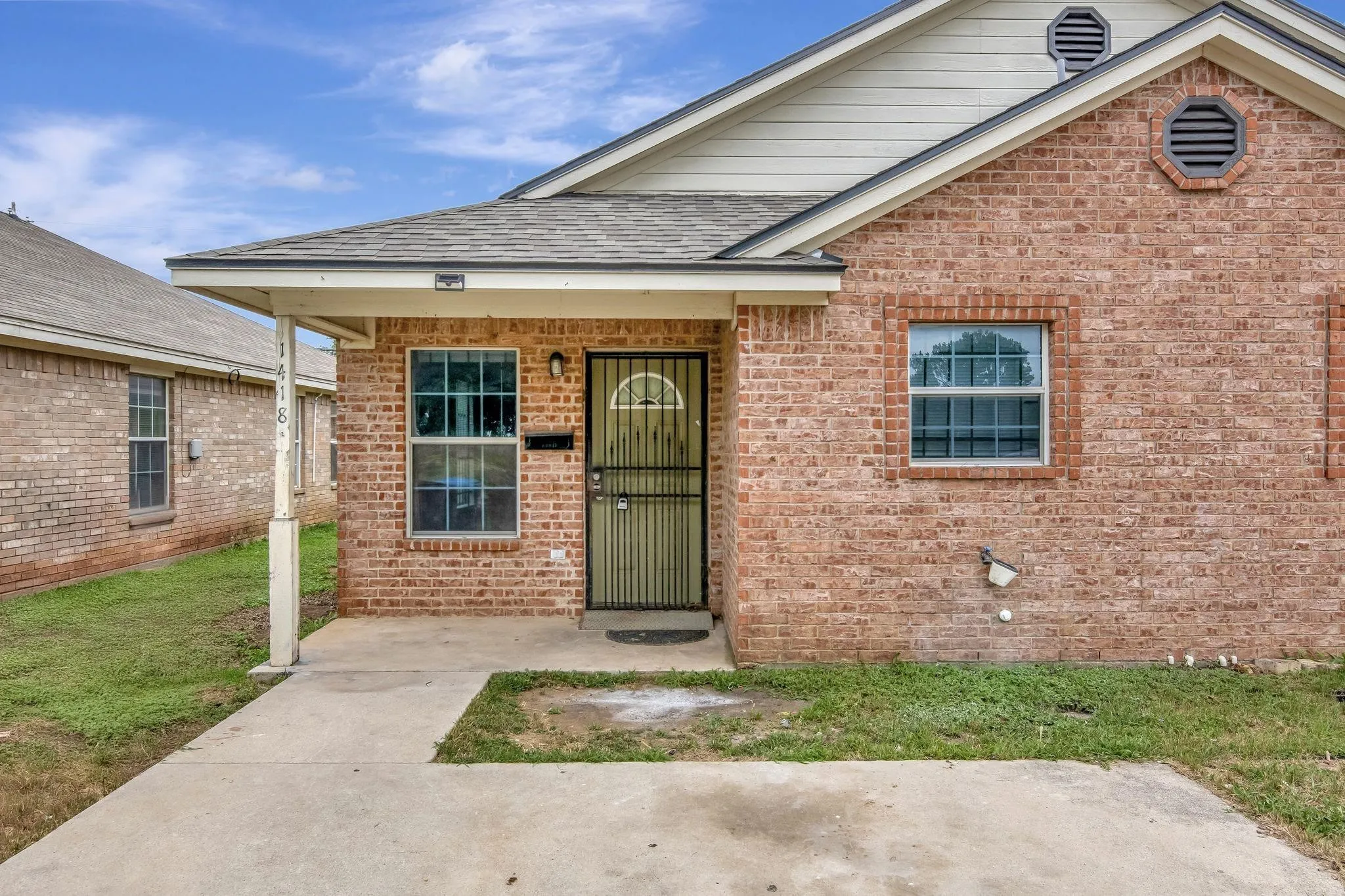 Duplex For Rent in Tarrant County , 1418 Mulkey Street, Fort Worth, Texas 76104, 3 Bedroom, 2 Bathroom, Garage spaces, 1,090 Sqft, built in 2005, mls#21319469, Real Estate Agent in Fort Worth, Homes For Rent in Tarrant county, Homes For Rent in Fort Worth, Realtor in Fort Worth Texas, Real Estate Brokerage Independent Realty Texas, Luminita Cordes Realtor
