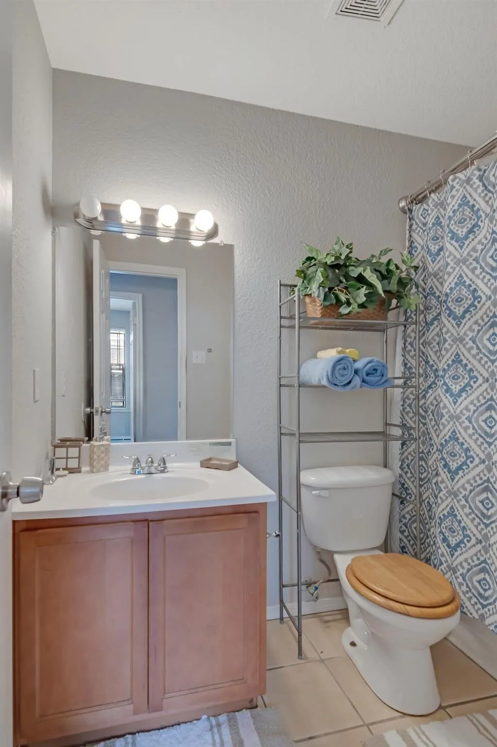 Duplex For Rent in Tarrant County , 1418 Mulkey Street, Fort Worth, Texas 76104, 3 Bedroom, 2 Bathroom, Garage spaces, 1,090 Sqft, built in 2005, mls#21319469, Real Estate Agent in Fort Worth, Homes For Rent in Tarrant county, Homes For Rent in Fort Worth, Realtor in Fort Worth Texas, Real Estate Brokerage Independent Realty Texas, Luminita Cordes Realtor