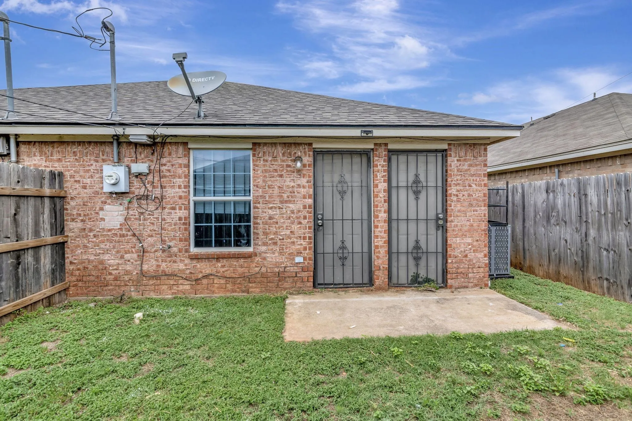Duplex For Rent in Tarrant County , 1418 Mulkey Street, Fort Worth, Texas 76104, 3 Bedroom, 2 Bathroom, Garage spaces, 1,090 Sqft, built in 2005, mls#21319469, Real Estate Agent in Fort Worth, Homes For Rent in Tarrant county, Homes For Rent in Fort Worth, Realtor in Fort Worth Texas, Real Estate Brokerage Independent Realty Texas, Luminita Cordes Realtor