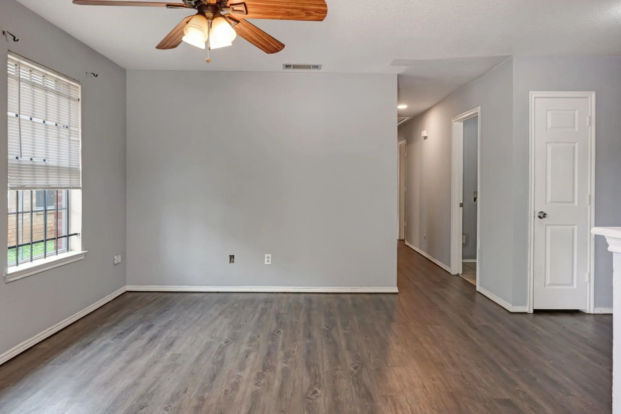 Duplex For Rent in Tarrant County , 1418 Mulkey Street, Fort Worth, Texas 76104, 3 Bedroom, 2 Bathroom, Garage spaces, 1,090 Sqft, built in 2005, mls#21319469, Real Estate Agent in Fort Worth, Homes For Rent in Tarrant county, Homes For Rent in Fort Worth, Realtor in Fort Worth Texas, Real Estate Brokerage Independent Realty Texas, Luminita Cordes Realtor