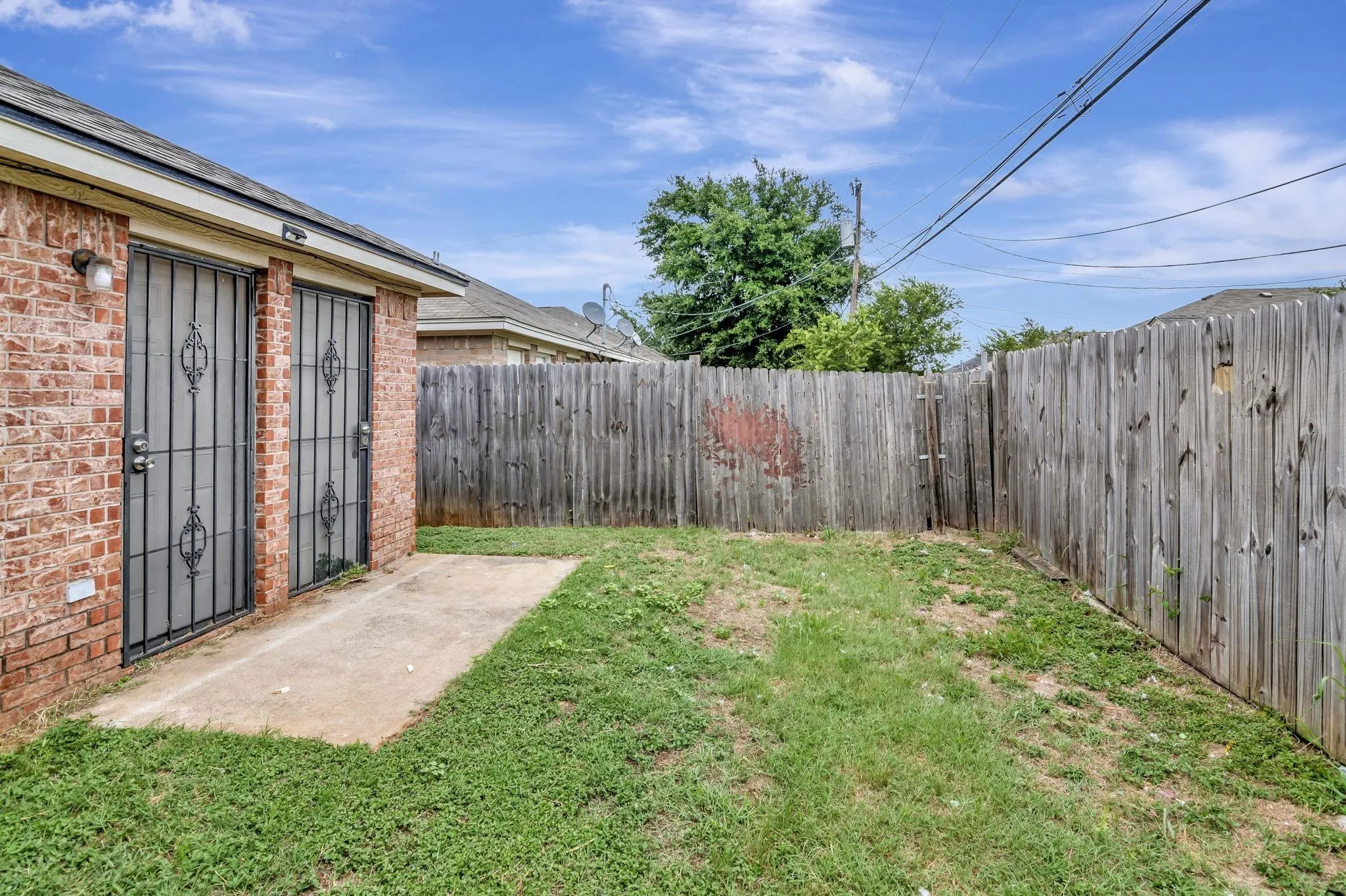 Duplex For Rent in Tarrant County , 1418 Mulkey Street, Fort Worth, Texas 76104, 3 Bedroom, 2 Bathroom, Garage spaces, 1,090 Sqft, built in 2005, mls#21319469, Real Estate Agent in Fort Worth, Homes For Rent in Tarrant county, Homes For Rent in Fort Worth, Realtor in Fort Worth Texas, Real Estate Brokerage Independent Realty Texas, Luminita Cordes Realtor