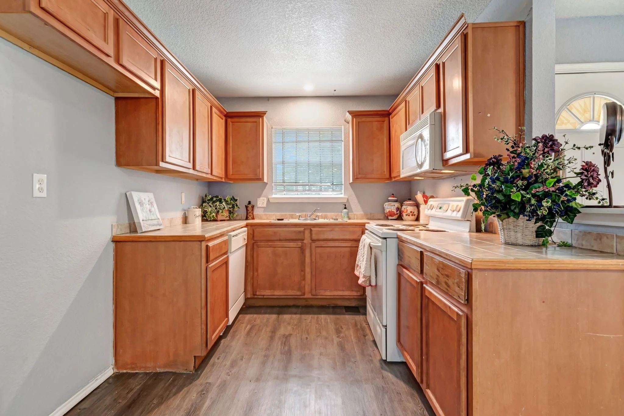 Duplex For Rent in Tarrant County , 1418 Mulkey Street, Fort Worth, Texas 76104, 3 Bedroom, 2 Bathroom, Garage spaces, 1,090 Sqft, built in 2005, mls#21319469, Real Estate Agent in Fort Worth, Homes For Rent in Tarrant county, Homes For Rent in Fort Worth, Realtor in Fort Worth Texas, Real Estate Brokerage Independent Realty Texas, Luminita Cordes Realtor
