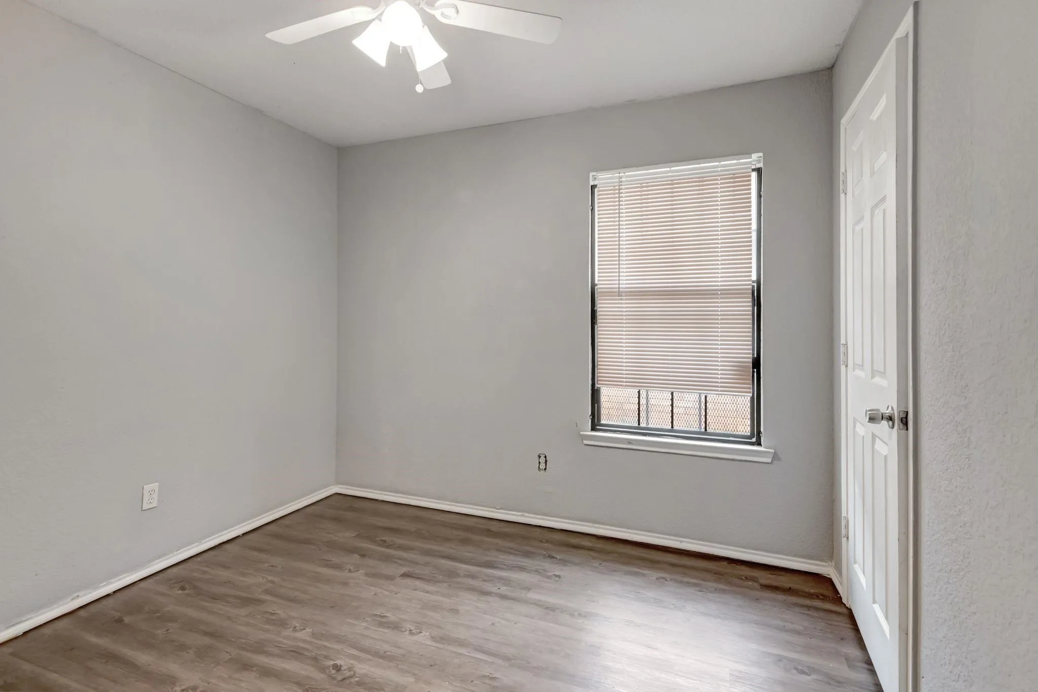 Duplex For Rent in Tarrant County , 1418 Mulkey Street, Fort Worth, Texas 76104, 3 Bedroom, 2 Bathroom, Garage spaces, 1,090 Sqft, built in 2005, mls#21319469, Real Estate Agent in Fort Worth, Homes For Rent in Tarrant county, Homes For Rent in Fort Worth, Realtor in Fort Worth Texas, Real Estate Brokerage Independent Realty Texas, Luminita Cordes Realtor