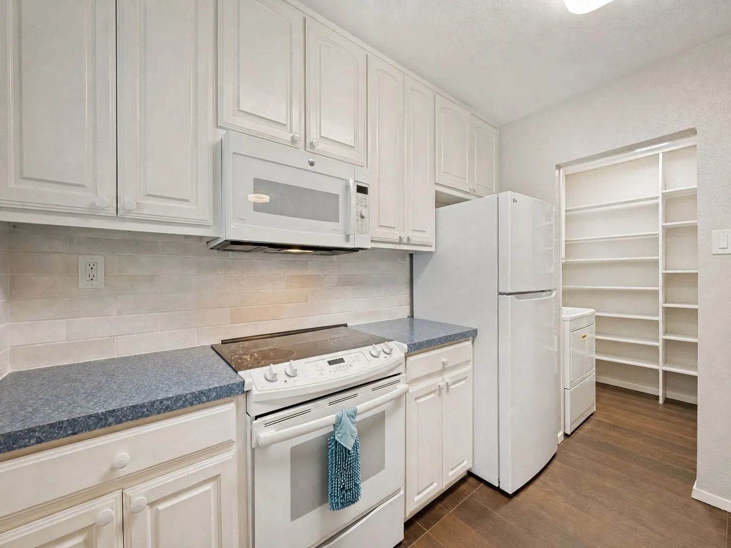 Single Family Residence For Rent in Dallas County , 3032 Hollandale Lane, Farmers Branch, Texas 75234, 3 Bedroom, 2 Bathroom, 2 Garage spaces, 1,735 Sqft, built in 1962, mls#21310913, Real Estate Agent in Farmers Branch, Homes For Rent in Dallas county, Homes For Rent in Farmers Branch, Realtor in Farmers Branch Texas, Real Estate Brokerage Independent Realty Texas, Luminita Cordes Realtor