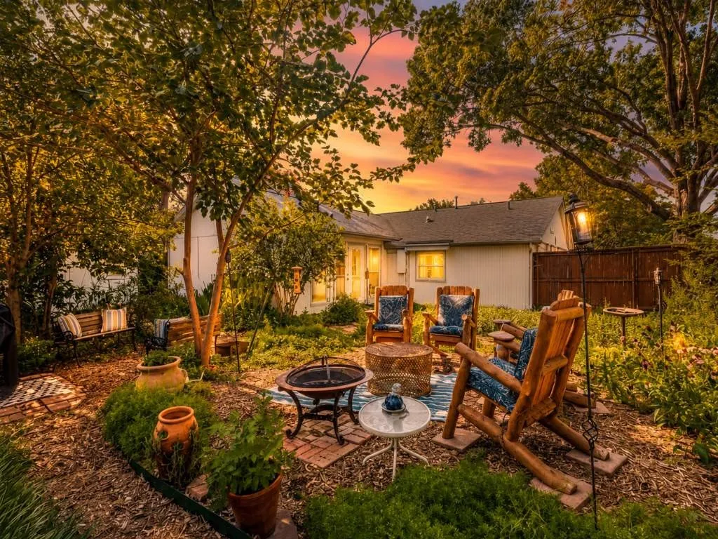 Single Family Residence For Rent in Dallas County , 3032 Hollandale Lane, Farmers Branch, Texas 75234, 3 Bedroom, 2 Bathroom, 2 Garage spaces, 1,735 Sqft, built in 1962, mls#21310913, Real Estate Agent in Farmers Branch, Homes For Rent in Dallas county, Homes For Rent in Farmers Branch, Realtor in Farmers Branch Texas, Real Estate Brokerage Independent Realty Texas, Luminita Cordes Realtor