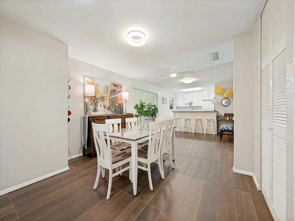 Single Family Residence For Rent in Dallas County , 3032 Hollandale Lane, Farmers Branch, Texas 75234, 3 Bedroom, 2 Bathroom, 2 Garage spaces, 1,735 Sqft, built in 1962, mls#21310913, Real Estate Agent in Farmers Branch, Homes For Rent in Dallas county, Homes For Rent in Farmers Branch, Realtor in Farmers Branch Texas, Real Estate Brokerage Independent Realty Texas, Luminita Cordes Realtor
