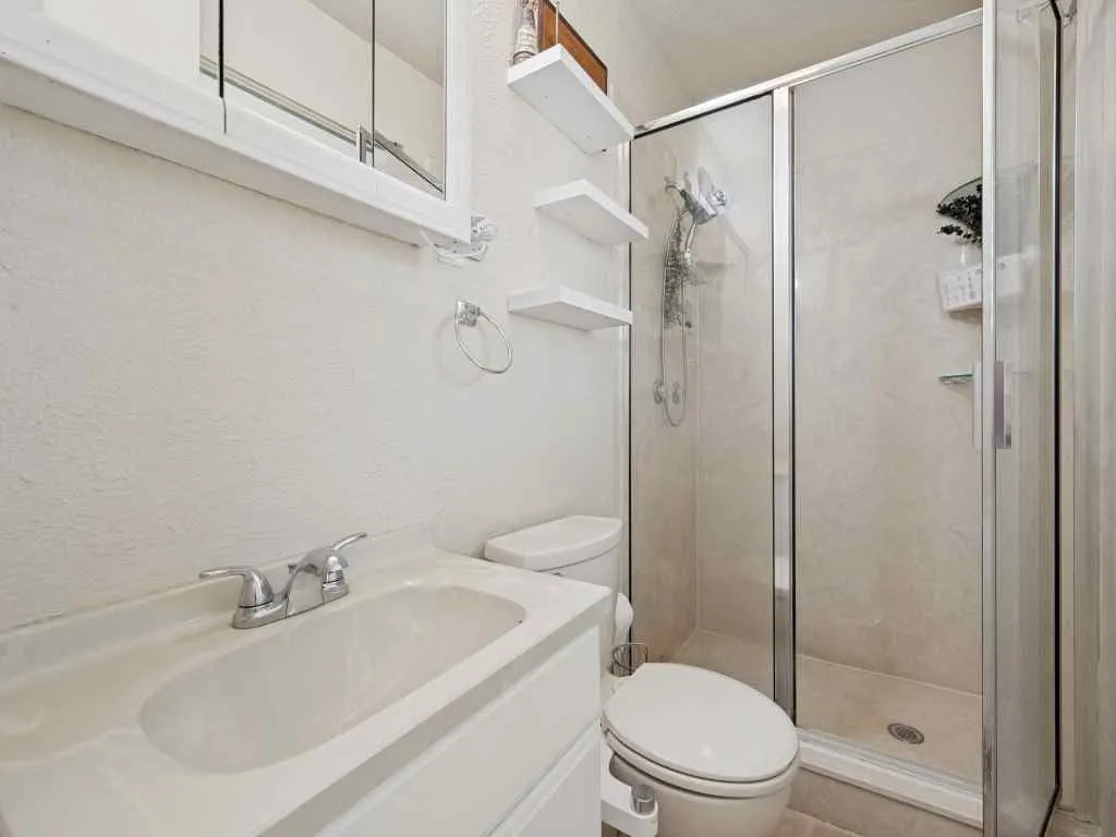 Single Family Residence For Rent in Dallas County , 3032 Hollandale Lane, Farmers Branch, Texas 75234, 3 Bedroom, 2 Bathroom, 2 Garage spaces, 1,735 Sqft, built in 1962, mls#21310913, Real Estate Agent in Farmers Branch, Homes For Rent in Dallas county, Homes For Rent in Farmers Branch, Realtor in Farmers Branch Texas, Real Estate Brokerage Independent Realty Texas, Luminita Cordes Realtor