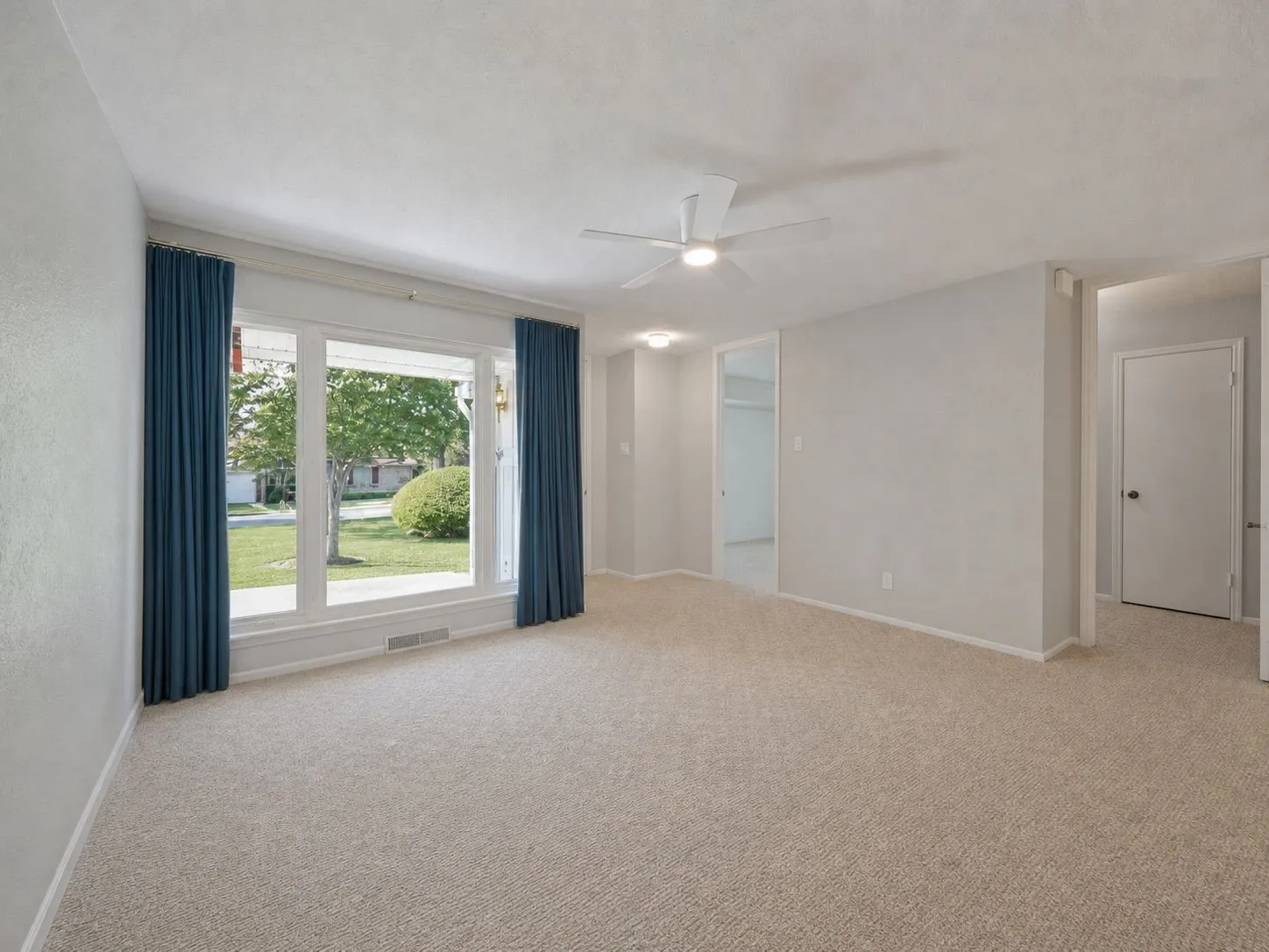 Single Family Residence For Rent in Dallas County , 3032 Hollandale Lane, Farmers Branch, Texas 75234, 3 Bedroom, 2 Bathroom, 2 Garage spaces, 1,735 Sqft, built in 1962, mls#21310913, Real Estate Agent in Farmers Branch, Homes For Rent in Dallas county, Homes For Rent in Farmers Branch, Realtor in Farmers Branch Texas, Real Estate Brokerage Independent Realty Texas, Luminita Cordes Realtor