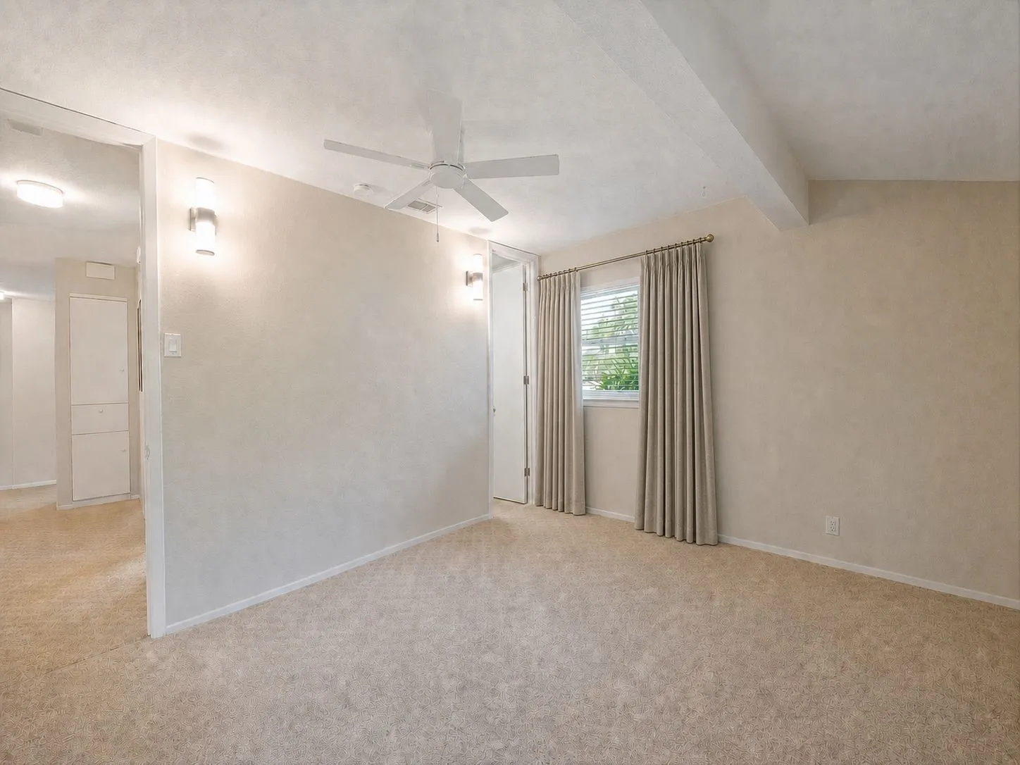 Single Family Residence For Rent in Dallas County , 3032 Hollandale Lane, Farmers Branch, Texas 75234, 3 Bedroom, 2 Bathroom, 2 Garage spaces, 1,735 Sqft, built in 1962, mls#21310913, Real Estate Agent in Farmers Branch, Homes For Rent in Dallas county, Homes For Rent in Farmers Branch, Realtor in Farmers Branch Texas, Real Estate Brokerage Independent Realty Texas, Luminita Cordes Realtor