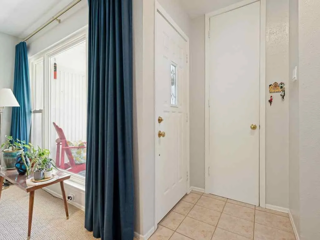 Single Family Residence For Rent in Dallas County , 3032 Hollandale Lane, Farmers Branch, Texas 75234, 3 Bedroom, 2 Bathroom, 2 Garage spaces, 1,735 Sqft, built in 1962, mls#21310913, Real Estate Agent in Farmers Branch, Homes For Rent in Dallas county, Homes For Rent in Farmers Branch, Realtor in Farmers Branch Texas, Real Estate Brokerage Independent Realty Texas, Luminita Cordes Realtor