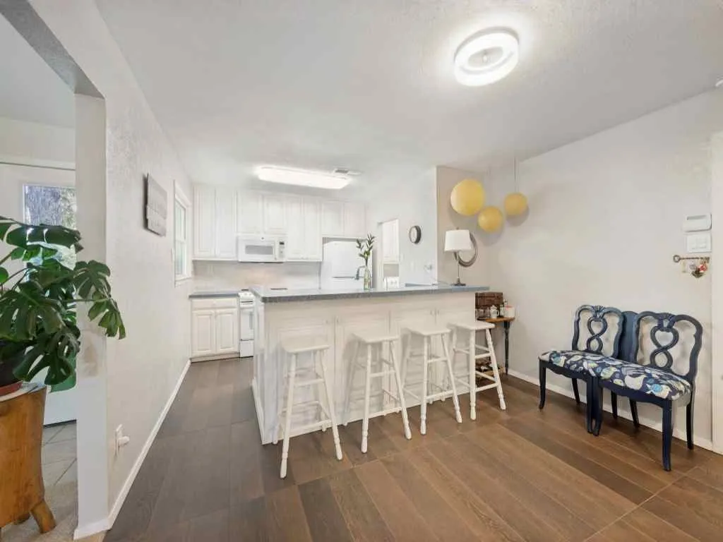 Single Family Residence For Rent in Dallas County , 3032 Hollandale Lane, Farmers Branch, Texas 75234, 3 Bedroom, 2 Bathroom, 2 Garage spaces, 1,735 Sqft, built in 1962, mls#21310913, Real Estate Agent in Farmers Branch, Homes For Rent in Dallas county, Homes For Rent in Farmers Branch, Realtor in Farmers Branch Texas, Real Estate Brokerage Independent Realty Texas, Luminita Cordes Realtor