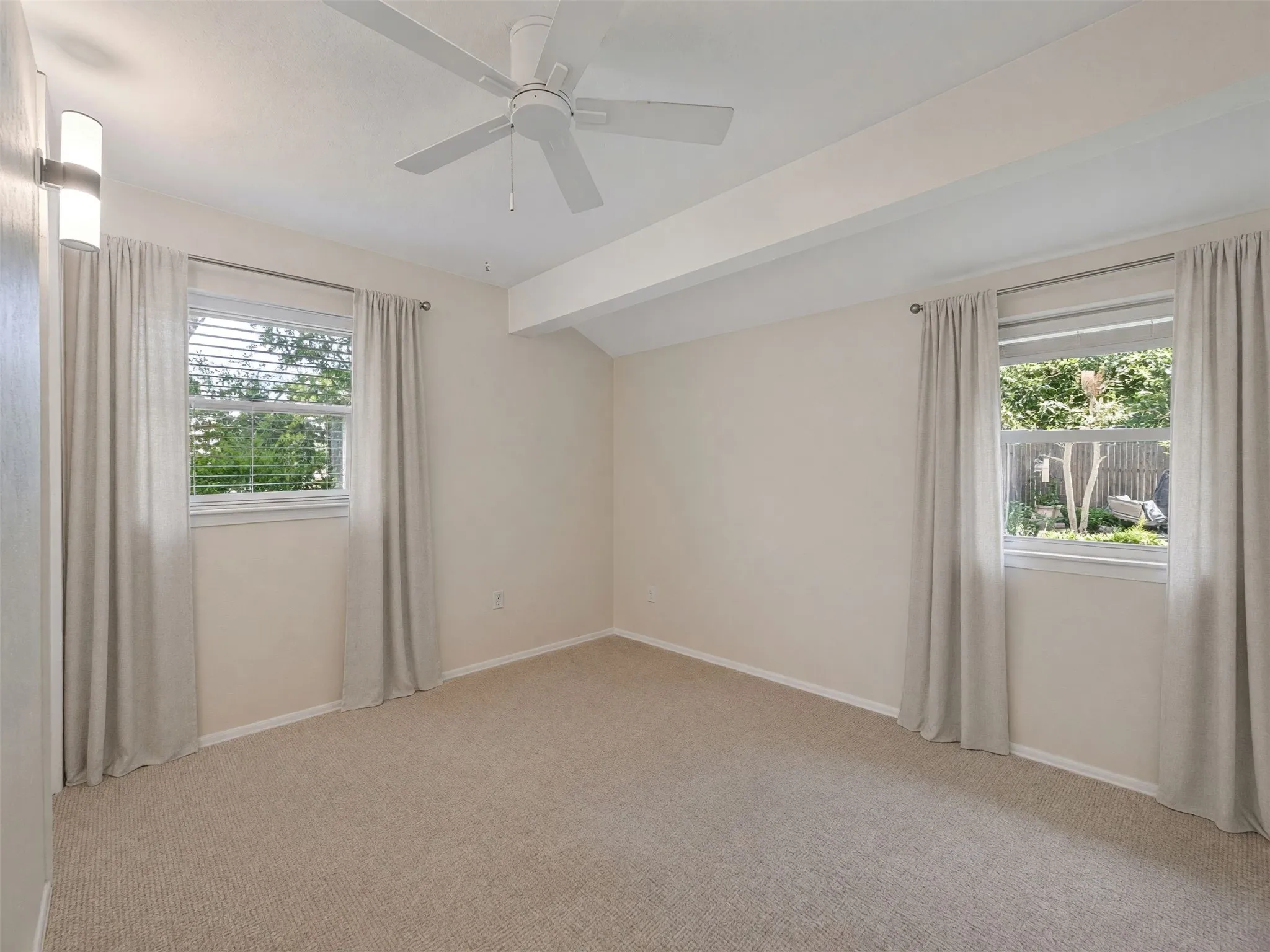 Single Family Residence For Rent in Dallas County , 3032 Hollandale Lane, Farmers Branch, Texas 75234, 3 Bedroom, 2 Bathroom, 2 Garage spaces, 1,735 Sqft, built in 1962, mls#21310913, Real Estate Agent in Farmers Branch, Homes For Rent in Dallas county, Homes For Rent in Farmers Branch, Realtor in Farmers Branch Texas, Real Estate Brokerage Independent Realty Texas, Luminita Cordes Realtor